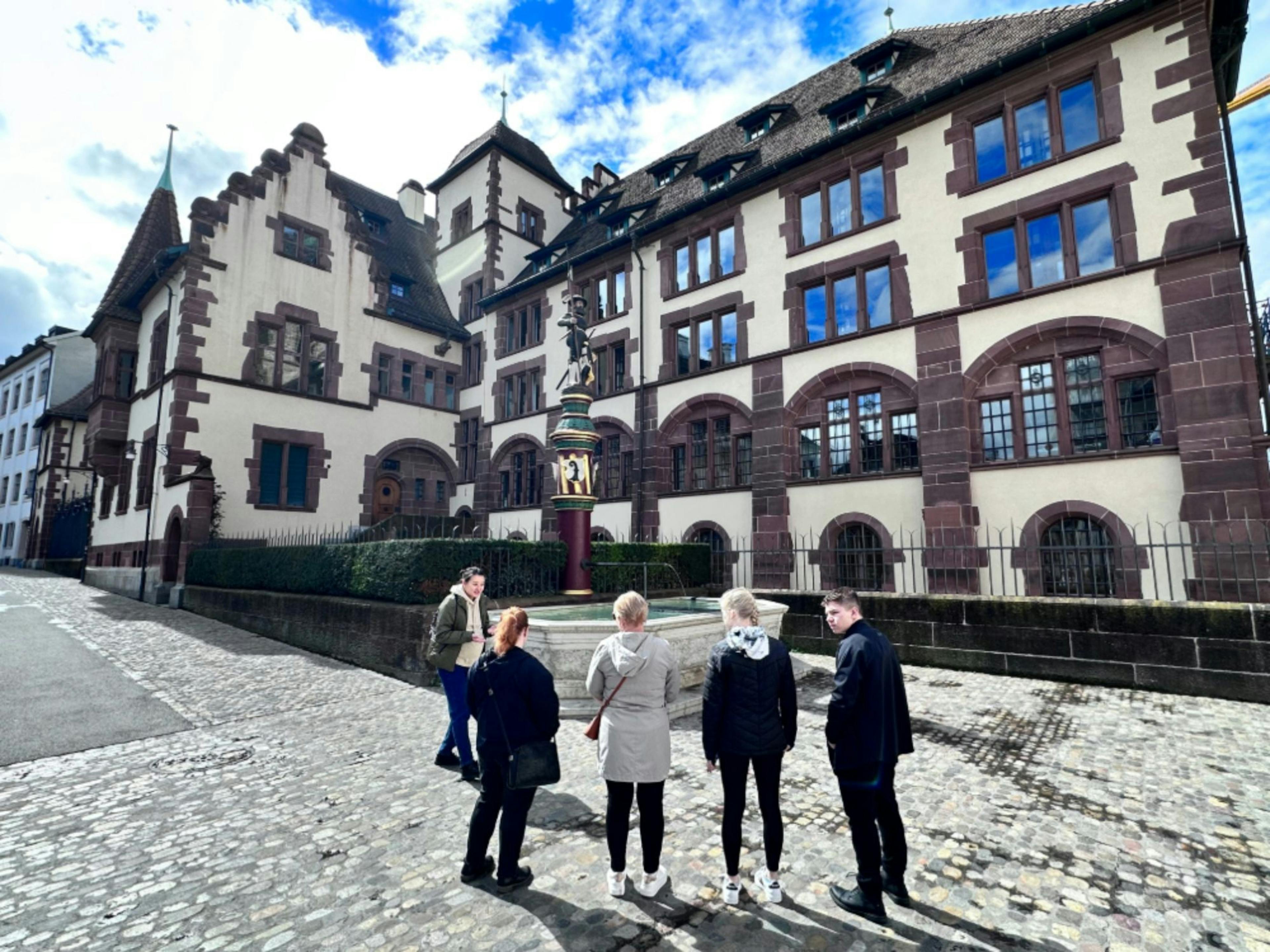 basel-arkiver-med-guide