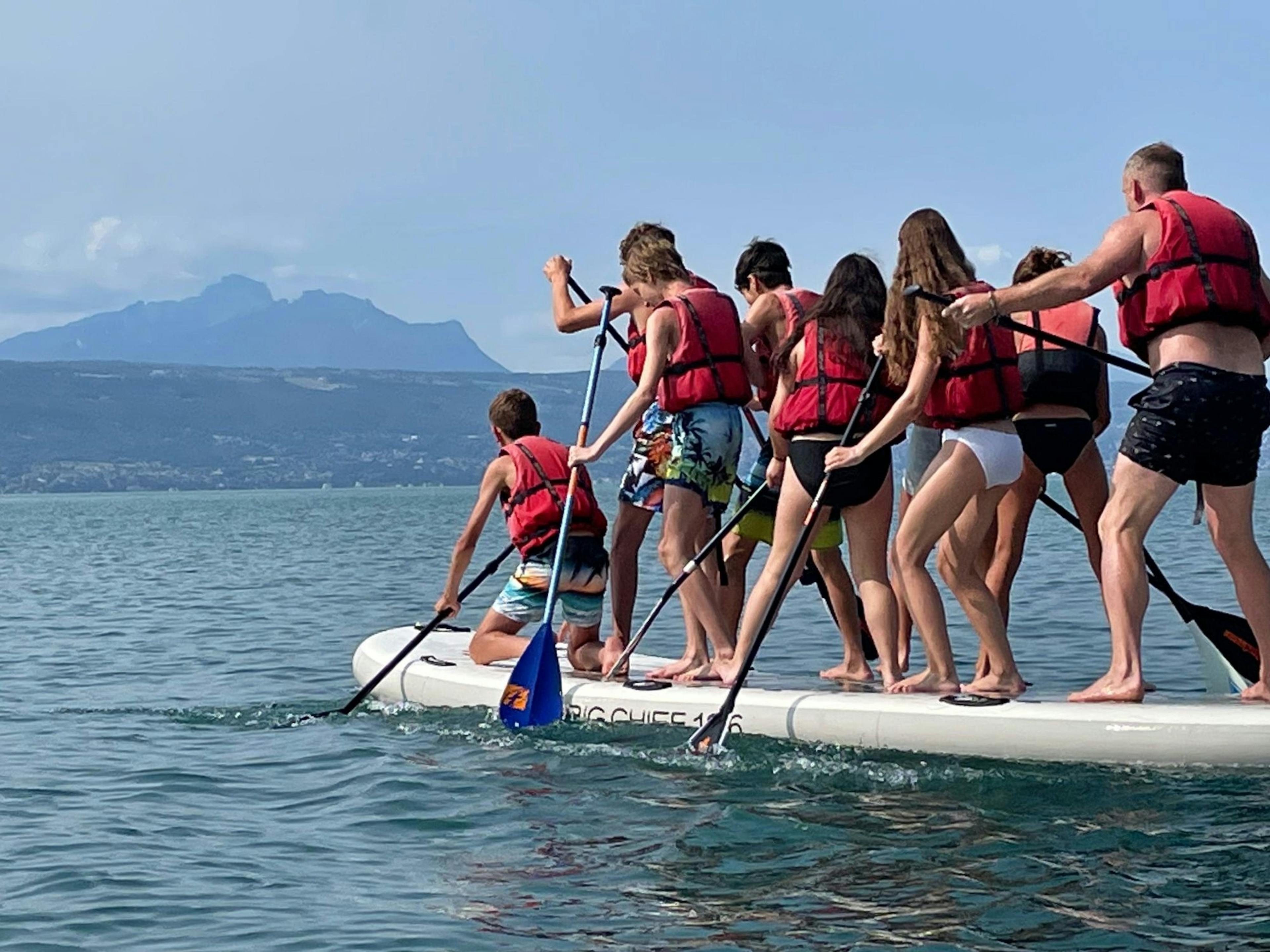 Sewa SUP Besar di Danau Jenewa untuk Kelompok