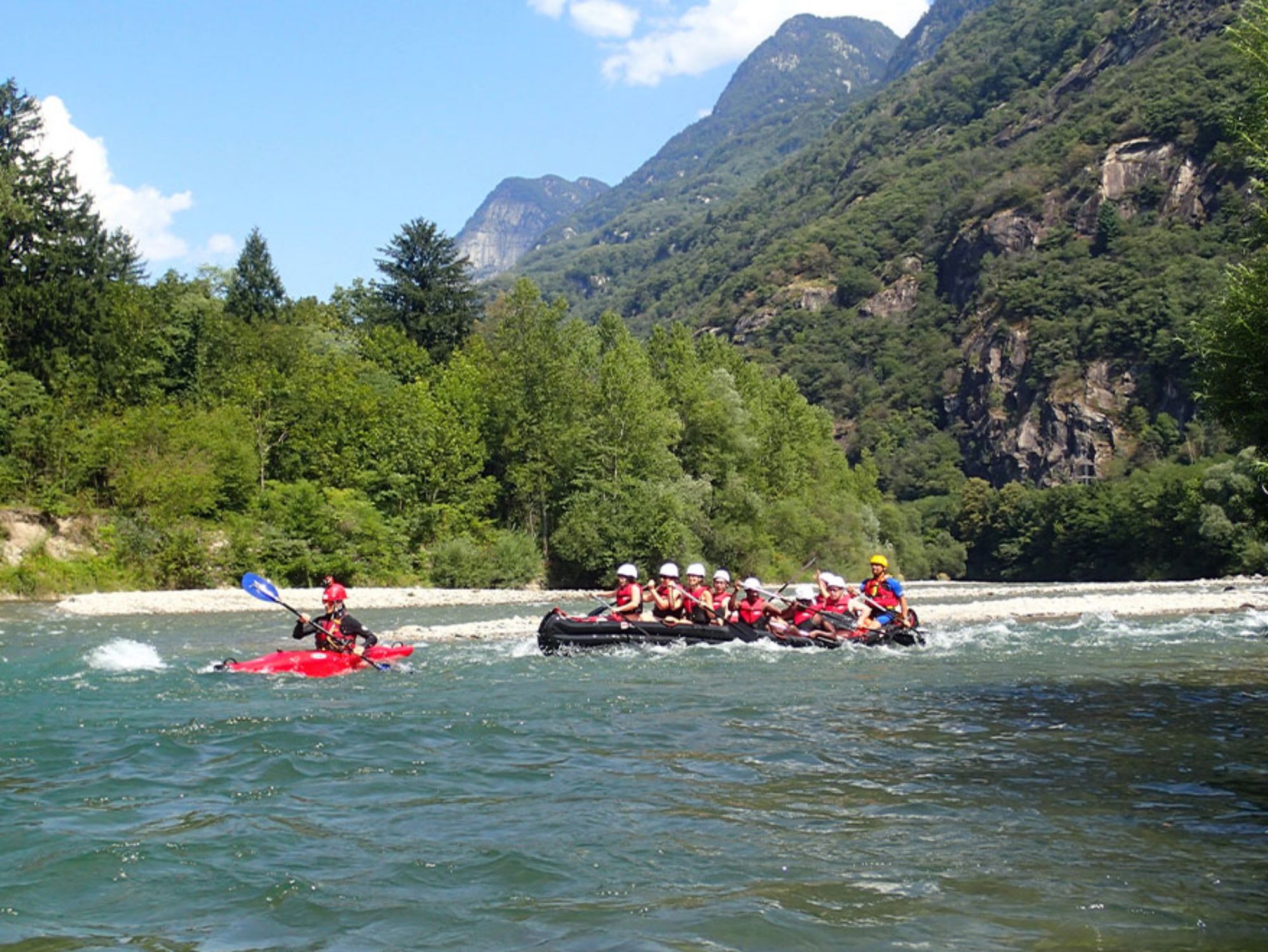 rafting-group-rapids