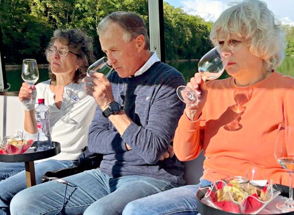 Weindegustation auf dem Schiff