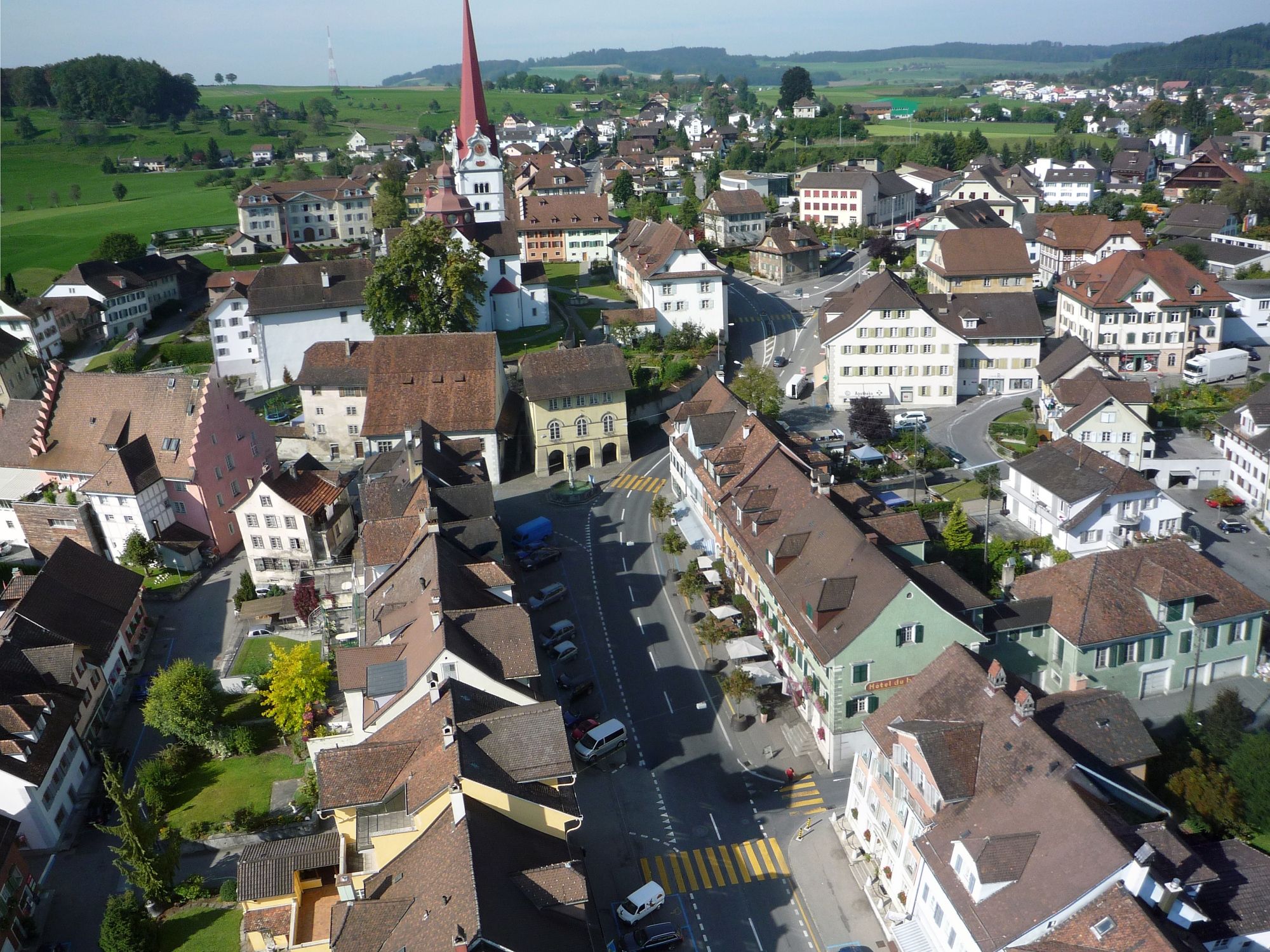 "ابحث عن الرمز: فرسان الغريف بيرو" لعبة هروب في الهواء الطلق في بيرومونستر