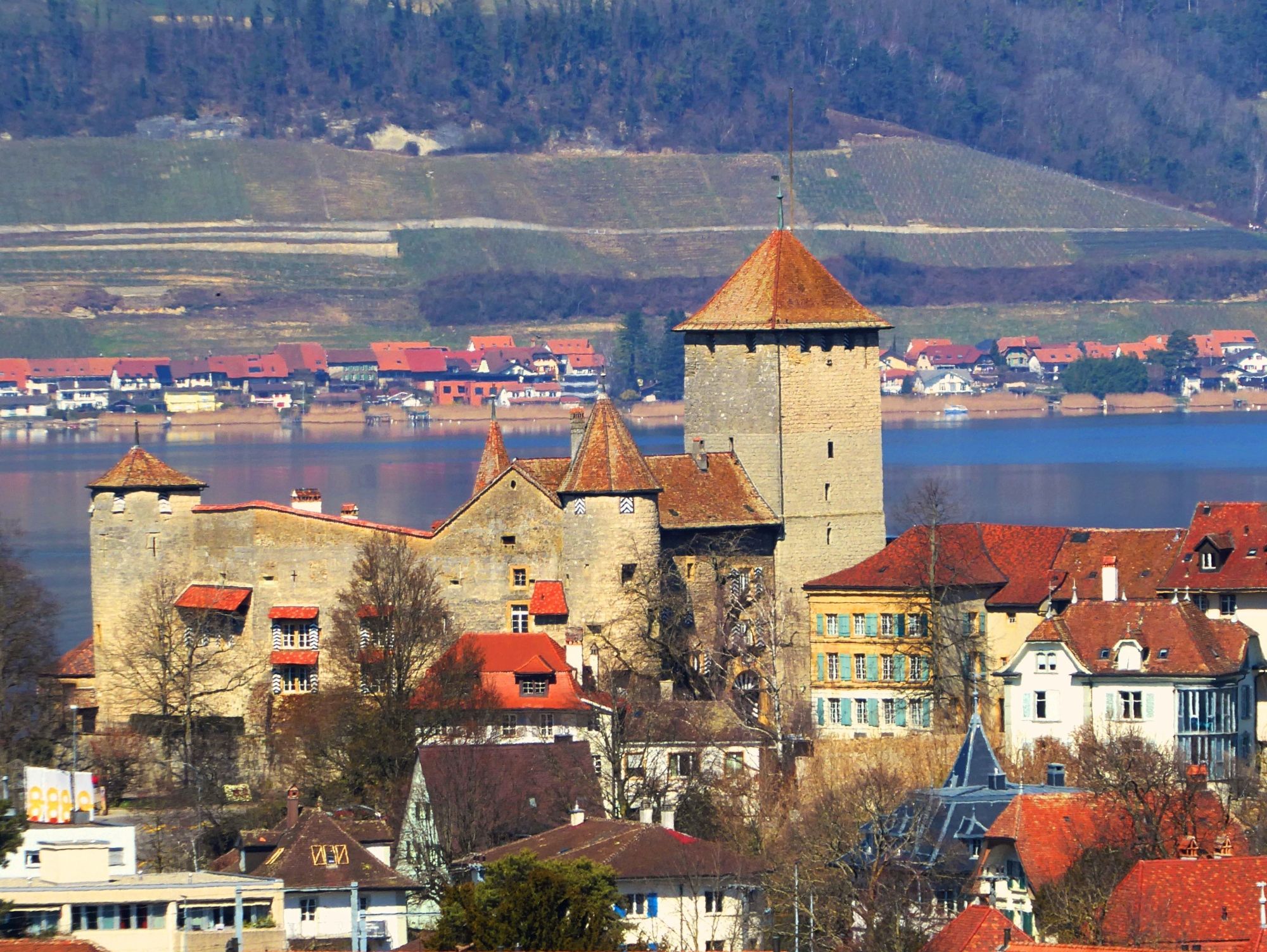 01 Product Image Murten