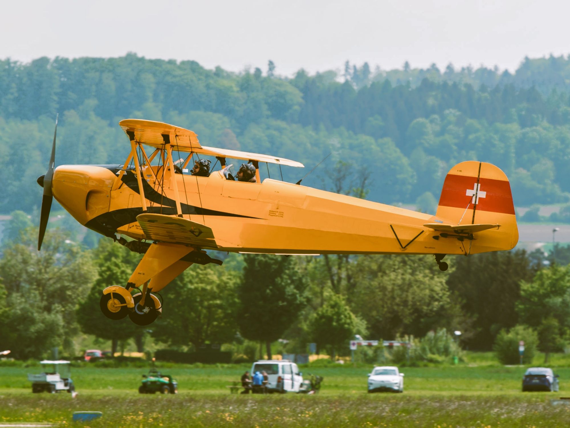 vol-circulaire-biplan-buecker