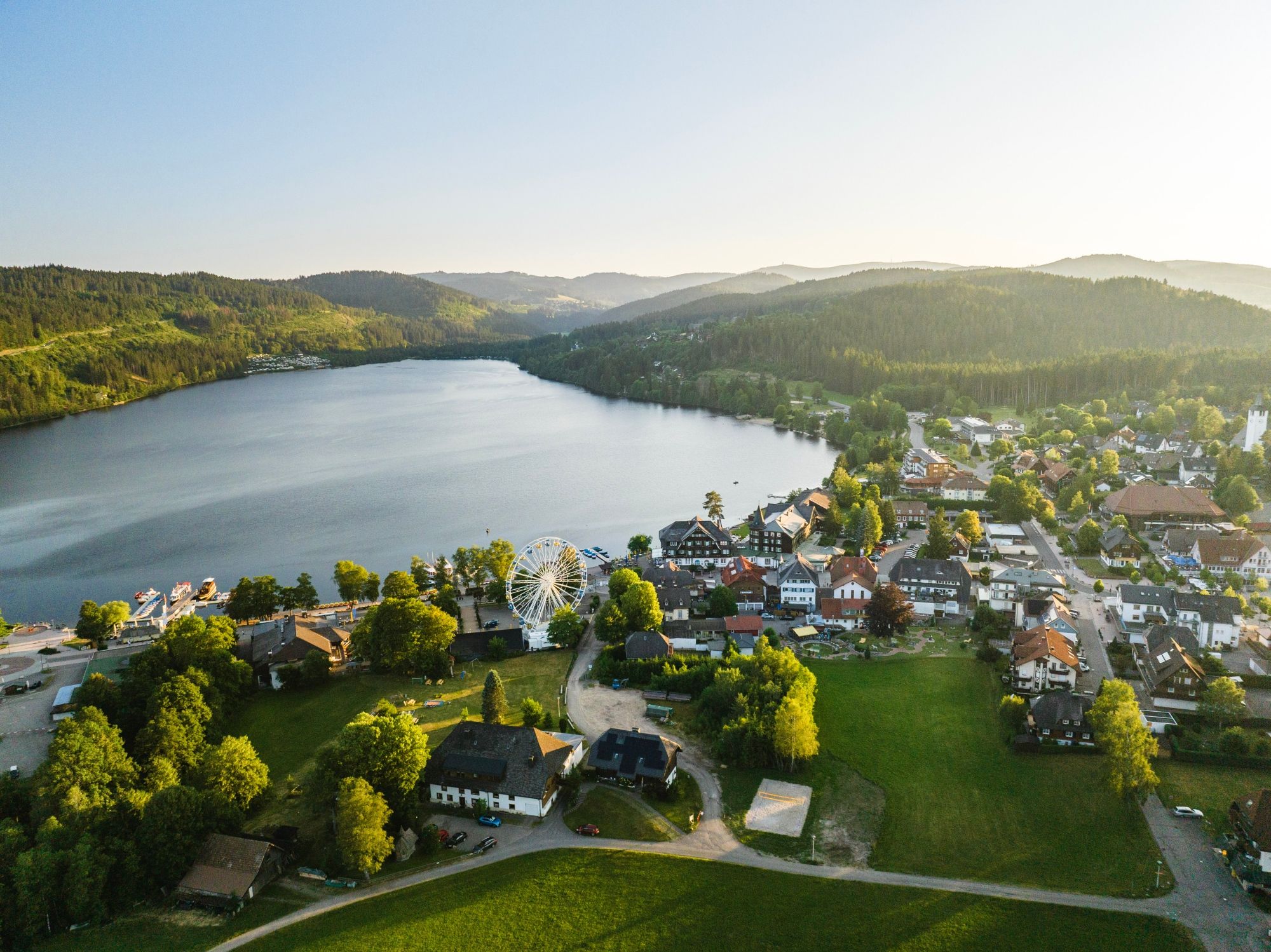1_Titisee-Neustadt avec Titisee © Hochschwarzwald Tourismus GmbH