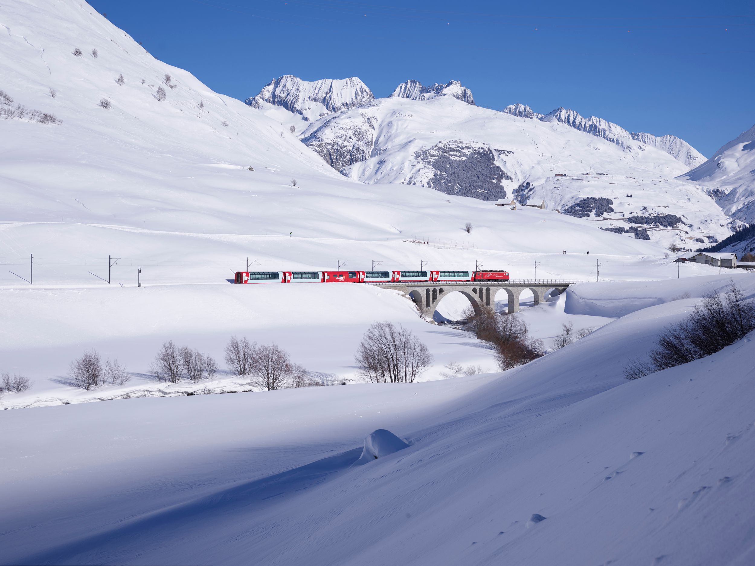 氷河特急 氷河急行（Glacier Express）でアルプスの絶景を楽しむ列車の旅