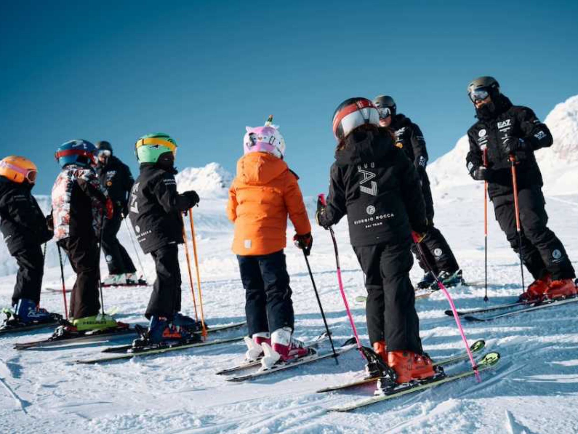 Kinder beim Skikurs