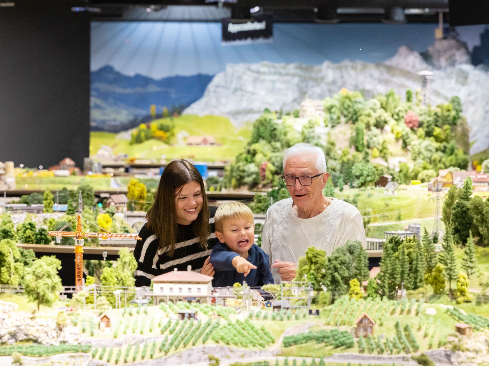 Besucher in der Ausstellung