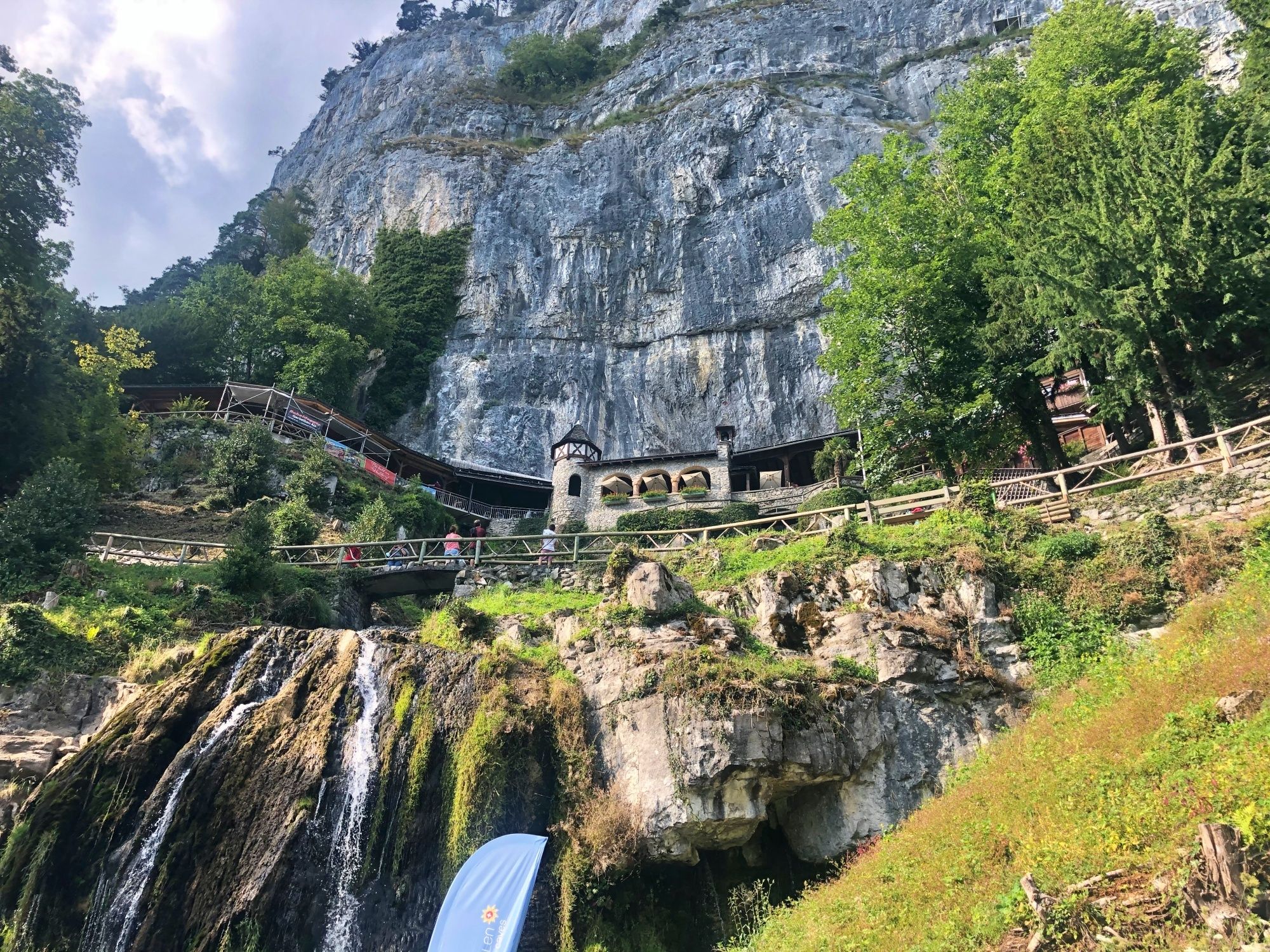 00 Beatushöhlen Wasserfall Teaser - Seraina Zellweger