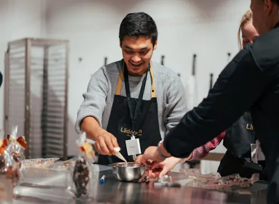 تذكرة جولة مصنع هاوس أوف لاديراش الساحرة