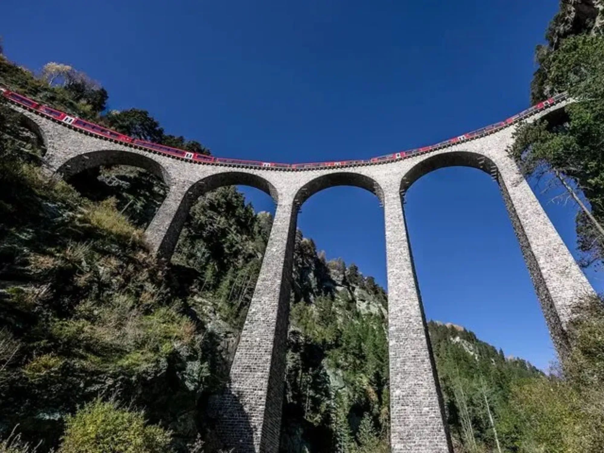 Z Curychu: Rhétskou dráhou k viaduktu, železničnímu muzeu Albula a do St. Moritz