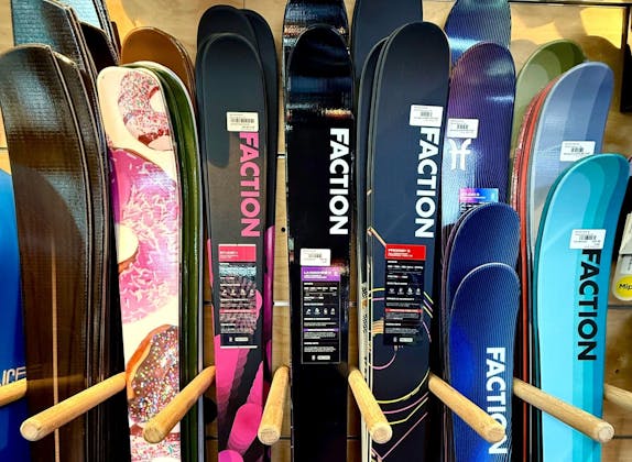 Půjčovna lyží pro dospělé ve Verbieru