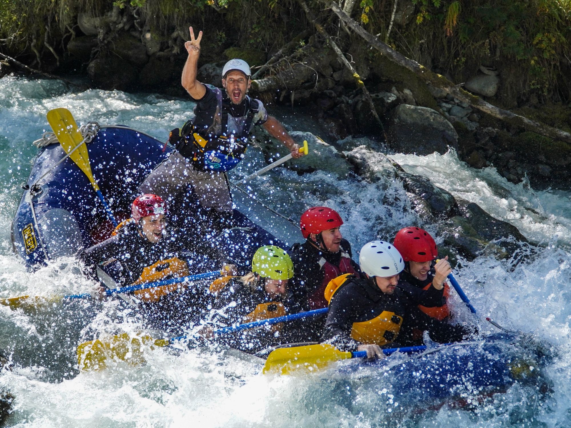Spass beim Rafting im Team