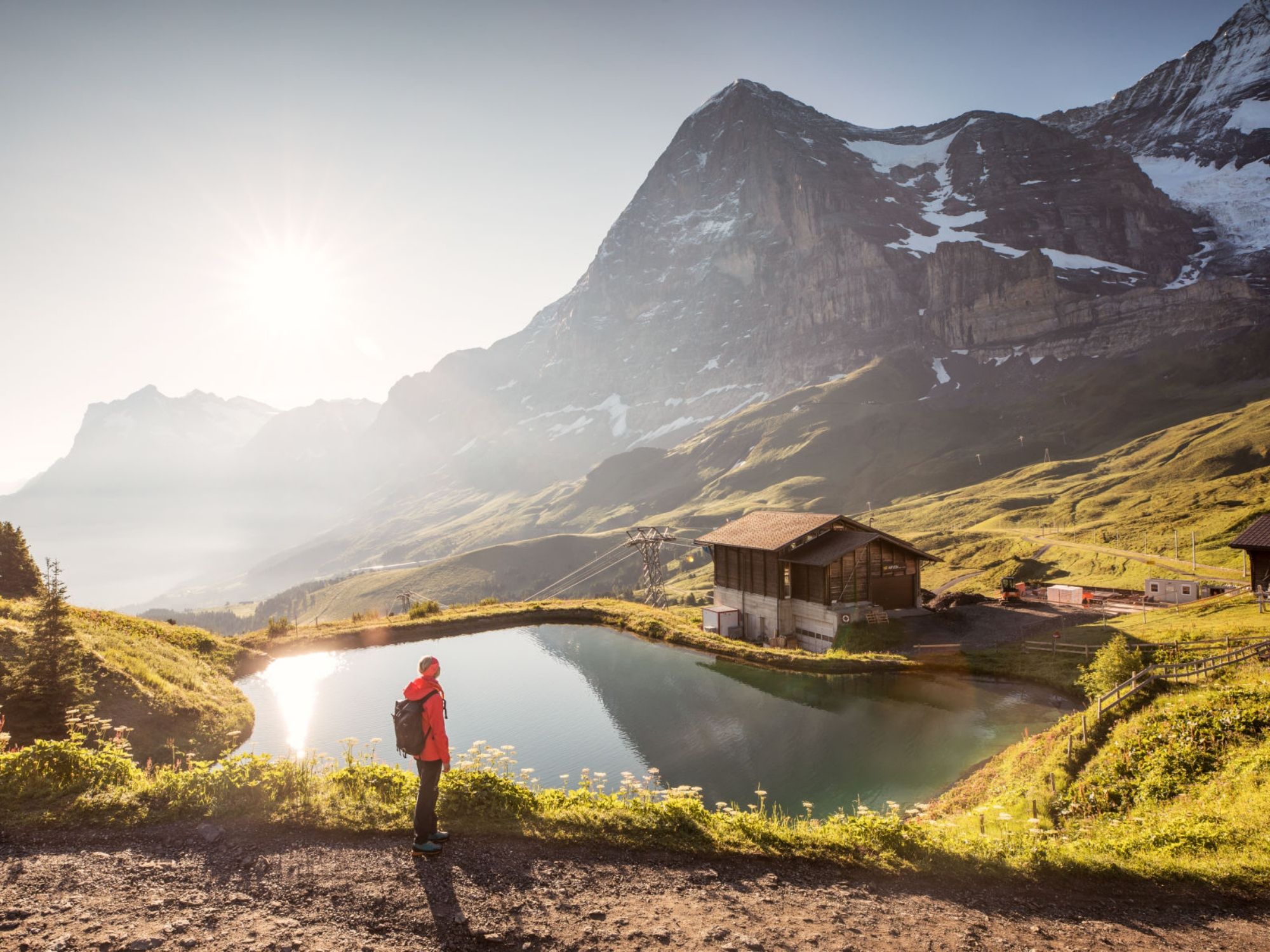 06 Malen Splitska osoba pokraj malog jezera