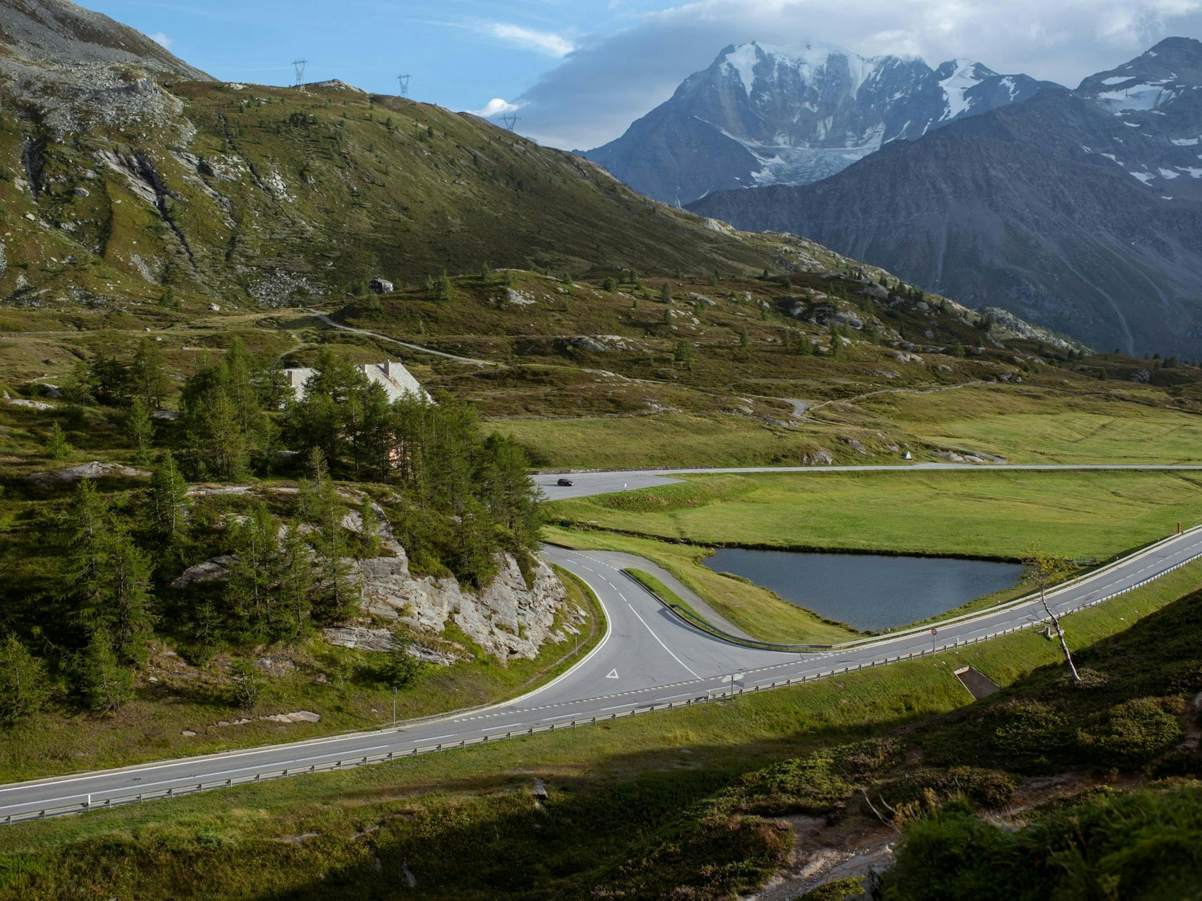 Postauto přes Přes Pass z Brig nebo Domodossola