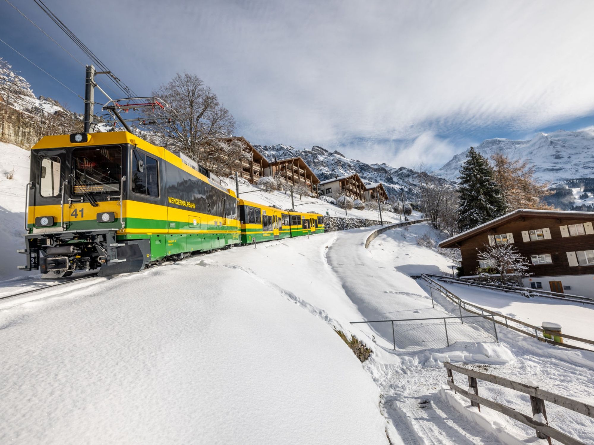 11 Vengernalpbahn-Wengen-Šuttle-kod-Wengen-Zima-Jungfrau