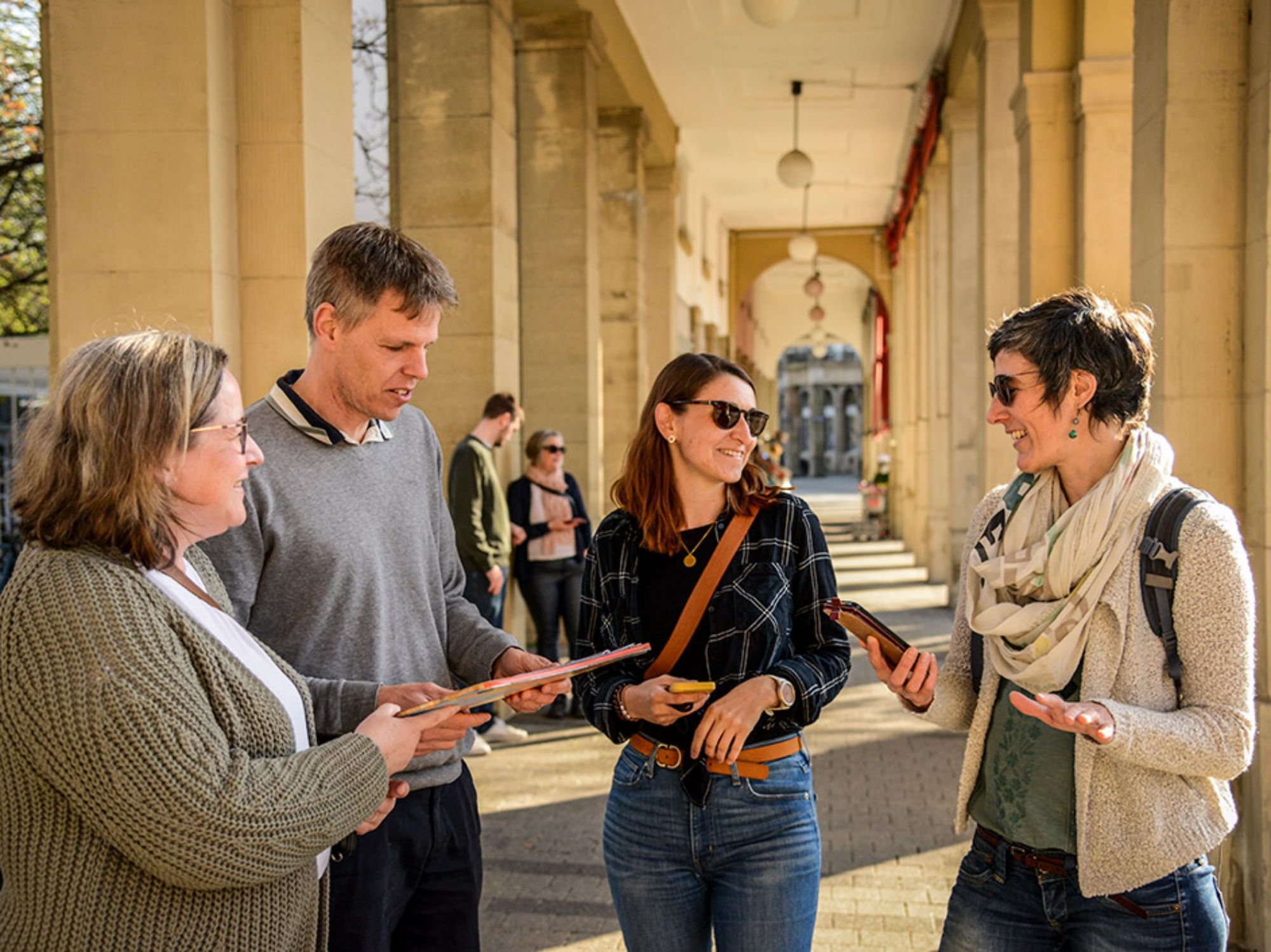 Kопия-04_групповое_фото_горизонталь_телефон_нейтрально-2