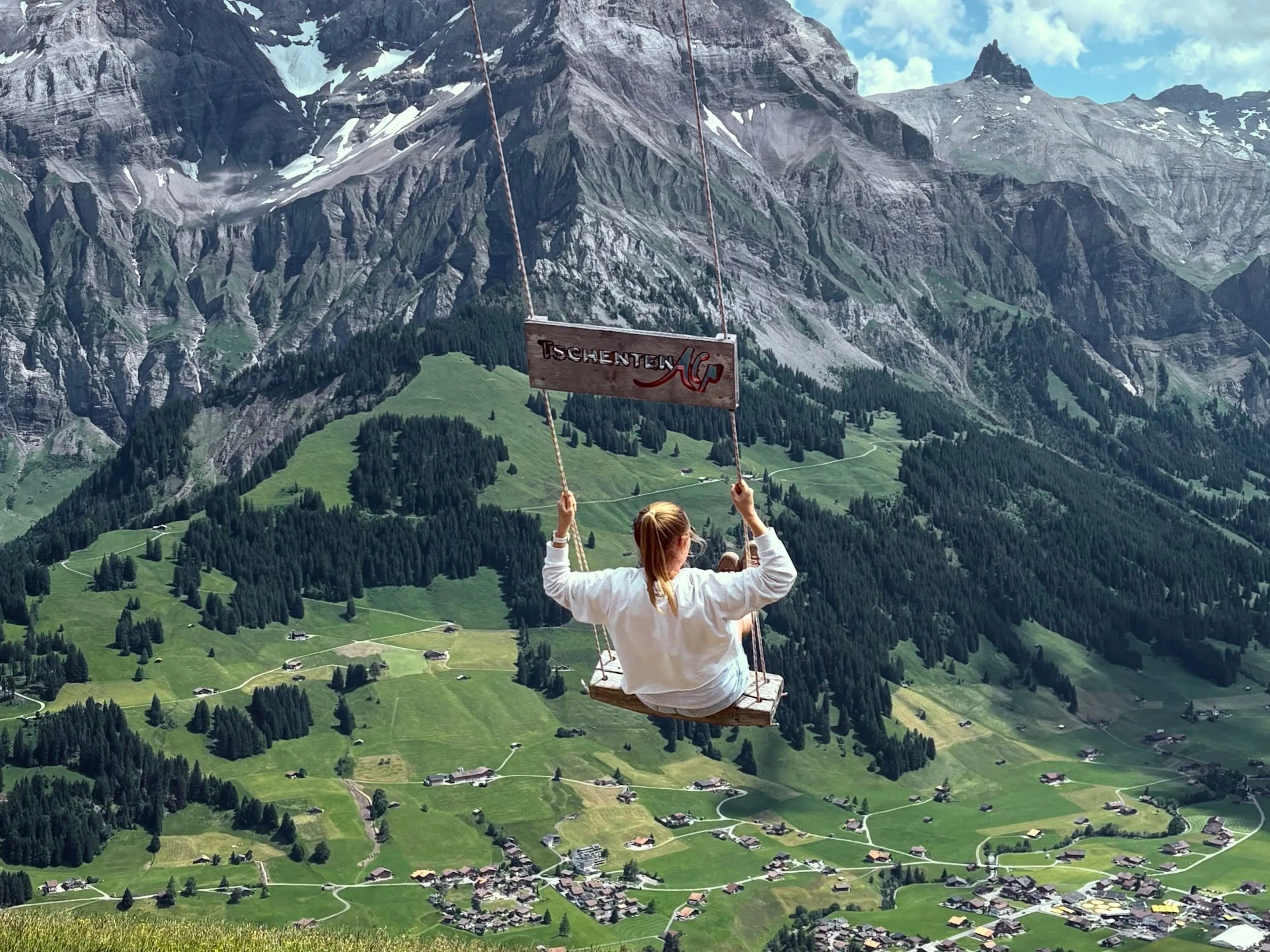 من أديلبودن: رحلة خاصة سيرًا على الأقدام إلى تشنتنالب مع لاعب ثلاثي سويسري