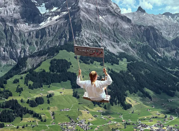 من أديلبودن: رحلة خاصة سيرًا على الأقدام إلى تشنتنالب مع لاعب ثلاثي سويسري