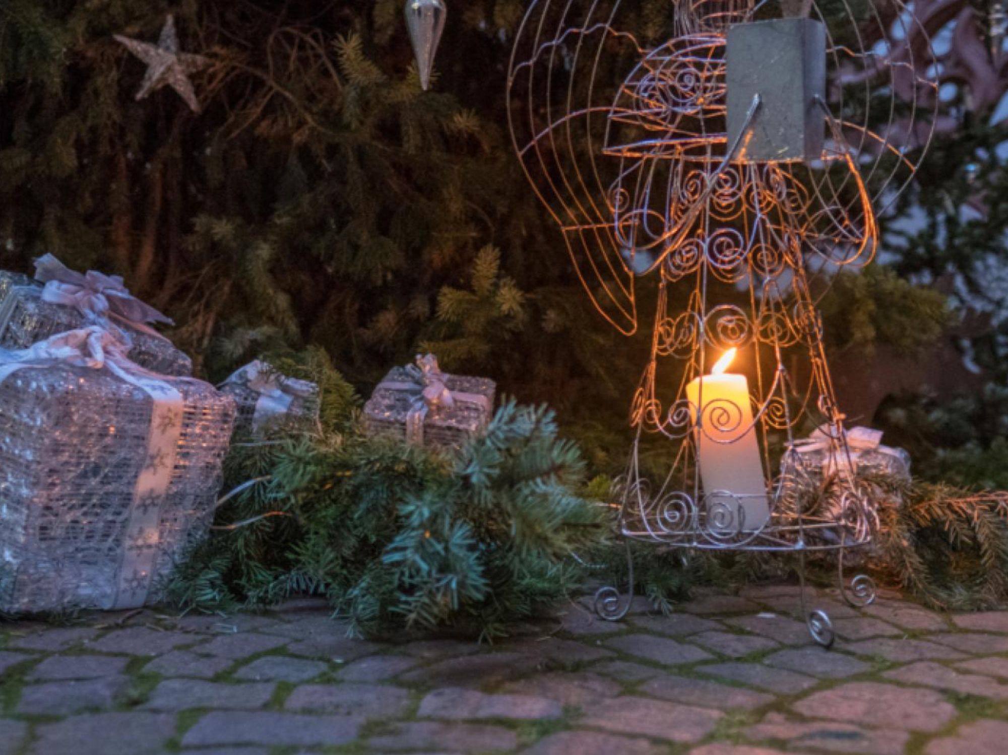 06 Weihnachtstour Rheinfelden Tourismusrathaus-innenhof-geschenke