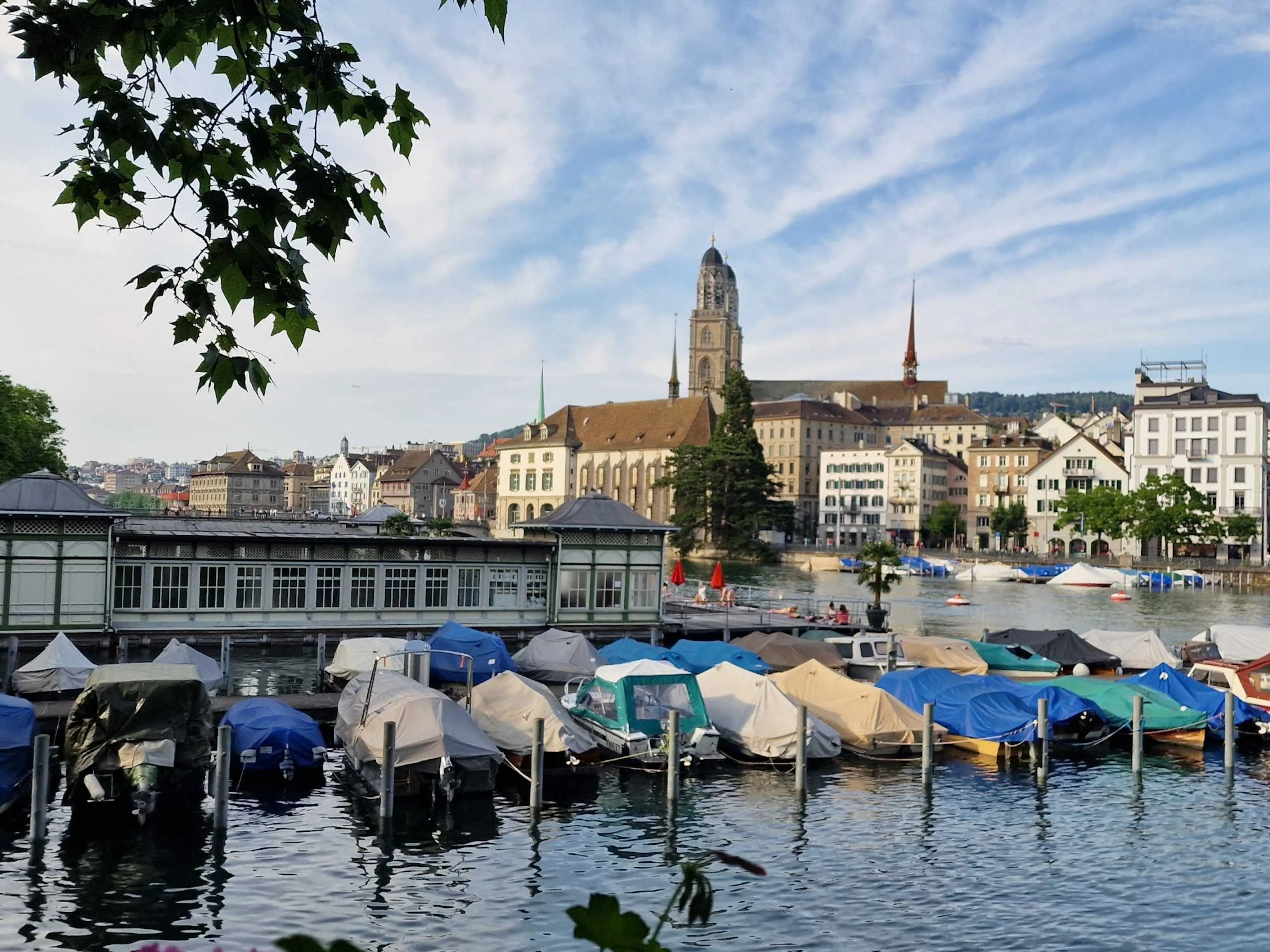 Boote an der Limmat