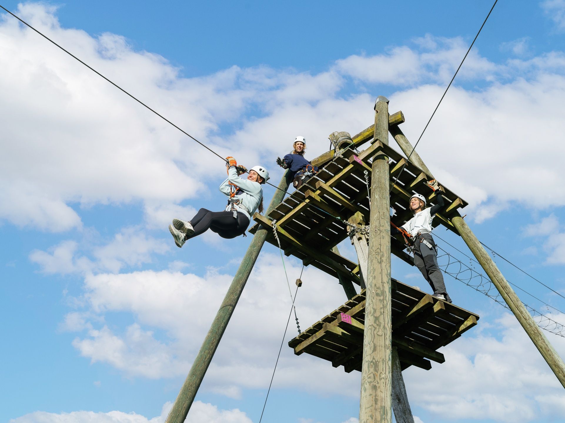 Personen an der Seilrutsche