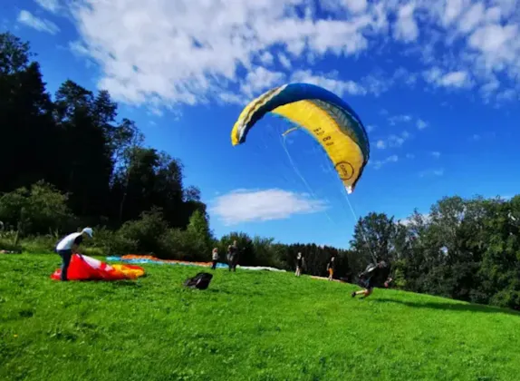 Felszálló program siklóernyőzéssel Niederbürentől