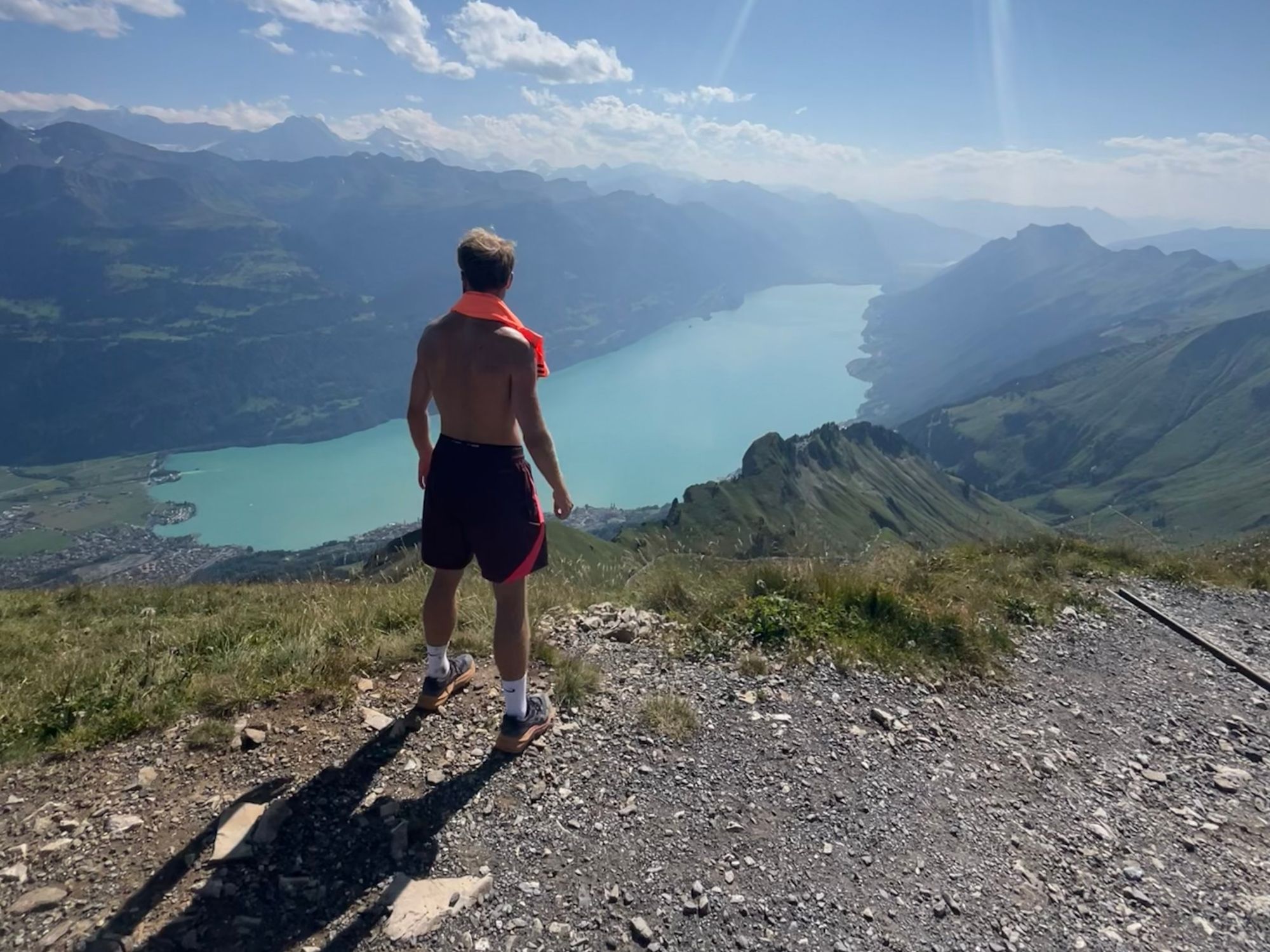 من بريينز: جولة خاصة سيراً على الأقدام إلى جبل بريينزر روتهورن مع لاعب ترايثلون سويسري