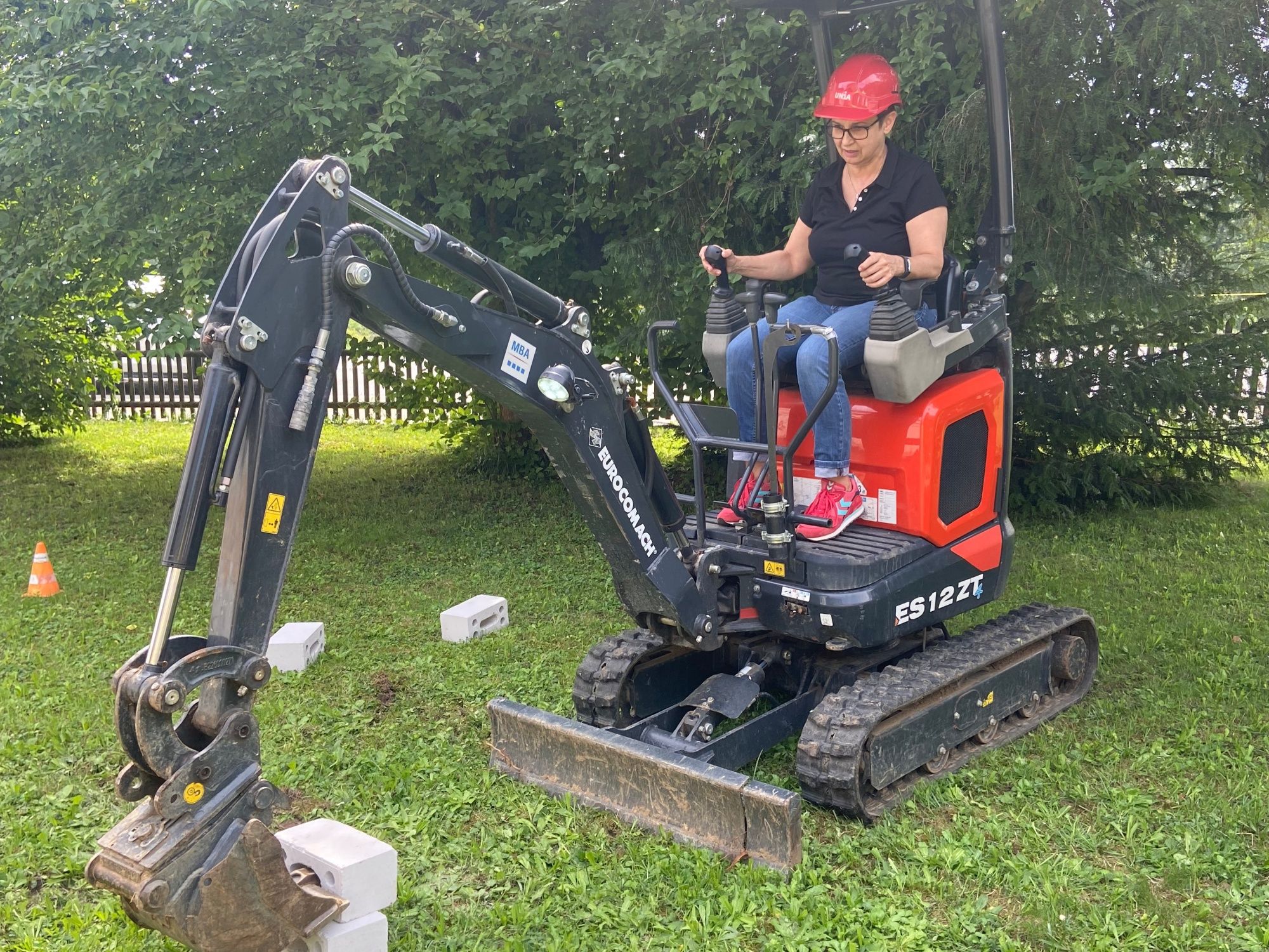 Mesin Pengebor Kecil Dinding