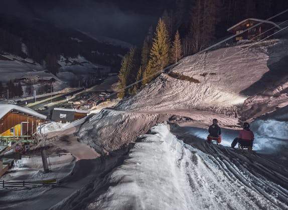 Shëtitje me tobogan në mbremje në Rinerhorn, përfshirë kartën e mbremjes dhe fondue