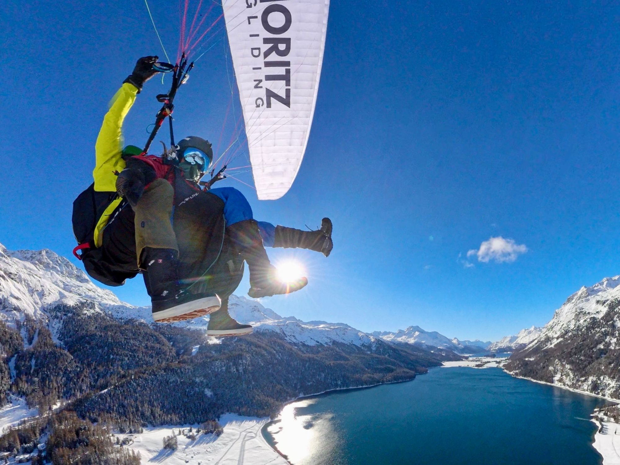 Voo de parapente com piloto privado por meio dia no Engadin