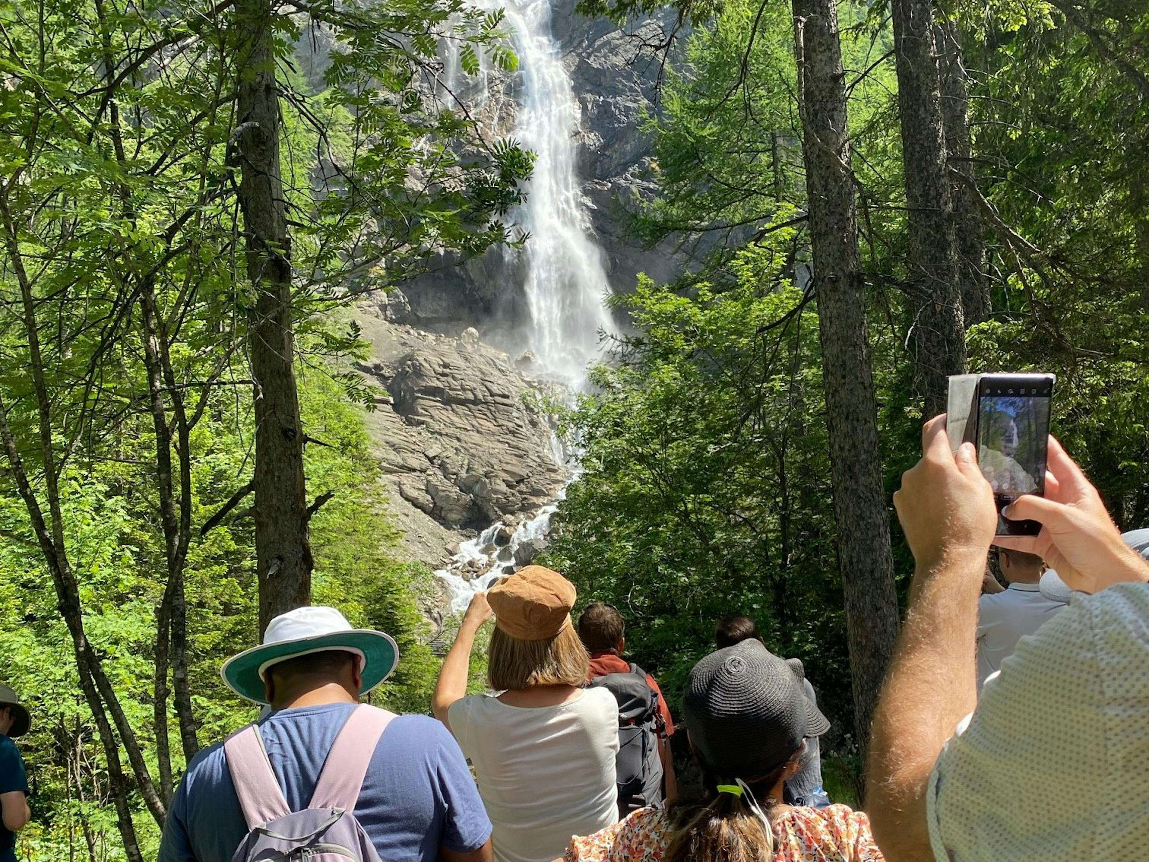 Tour de cascadas alrededor de Engstligenfälle