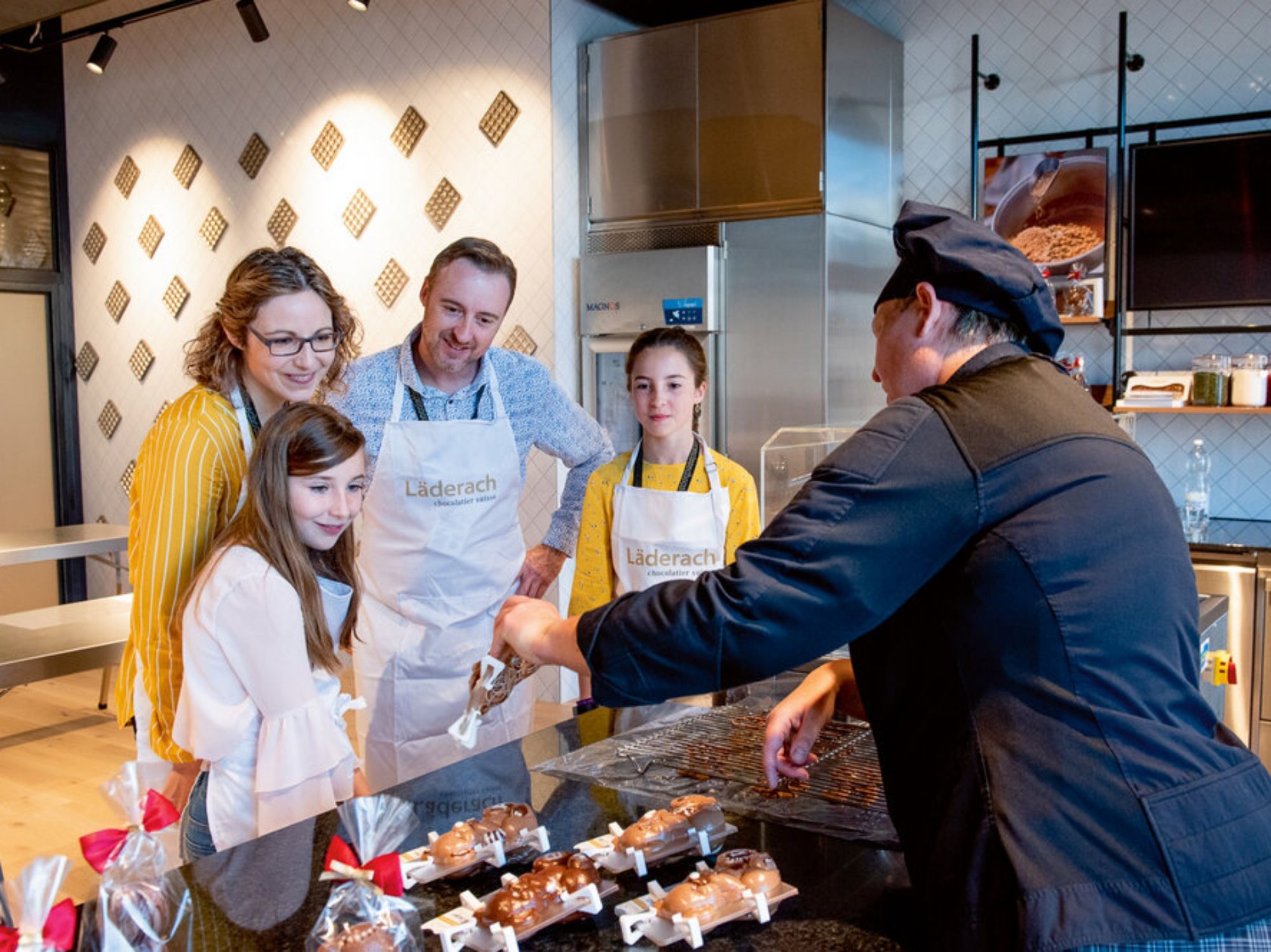 تذكرة بيت لادرخ جولة عائلية في المصنع