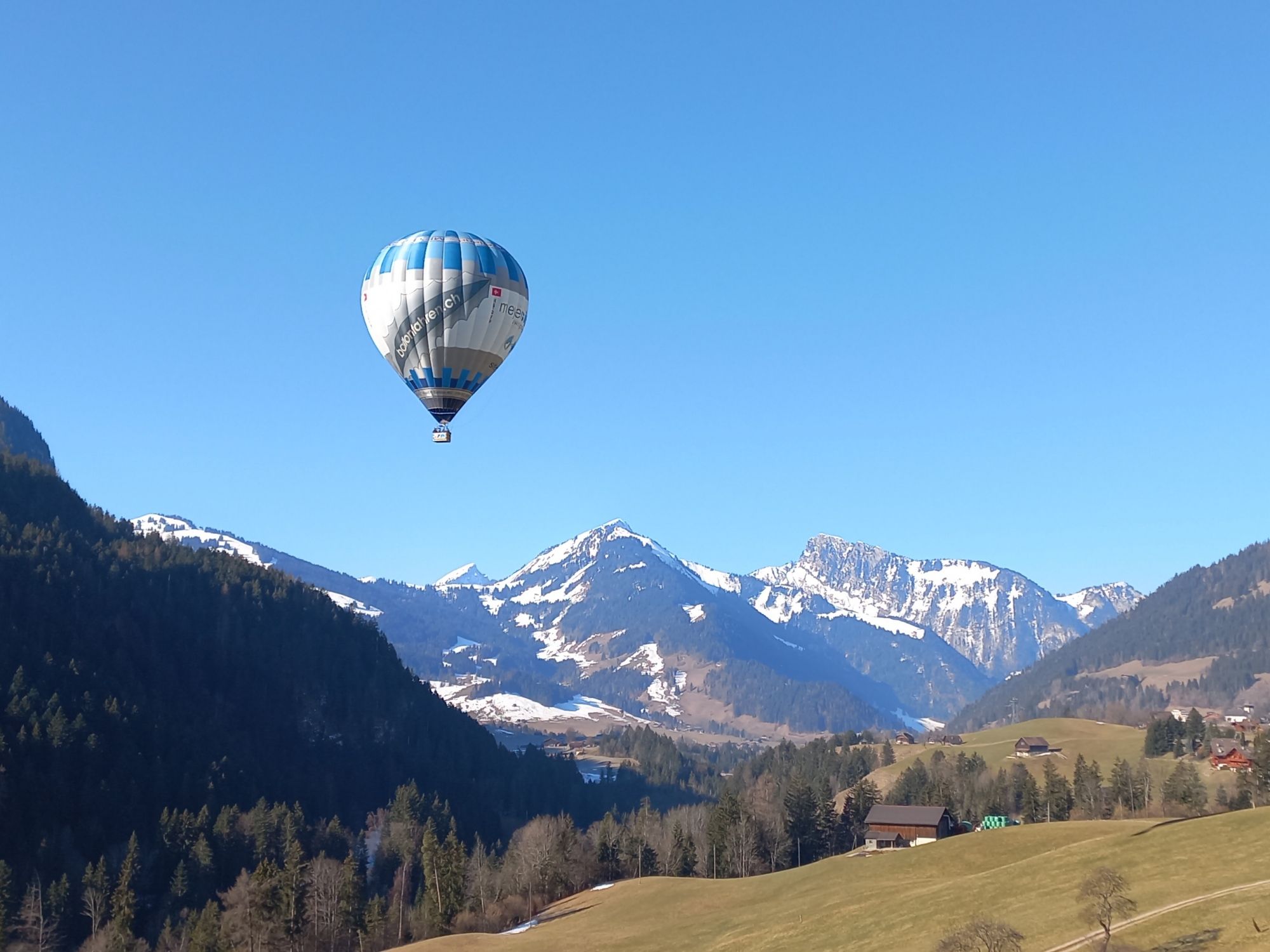 サーネンランド地方のプライベート熱気球フライト