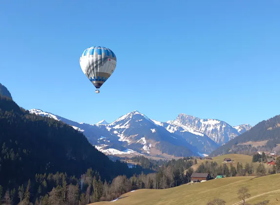رحلة منطاد خاصة في منطقة ساانينلاند