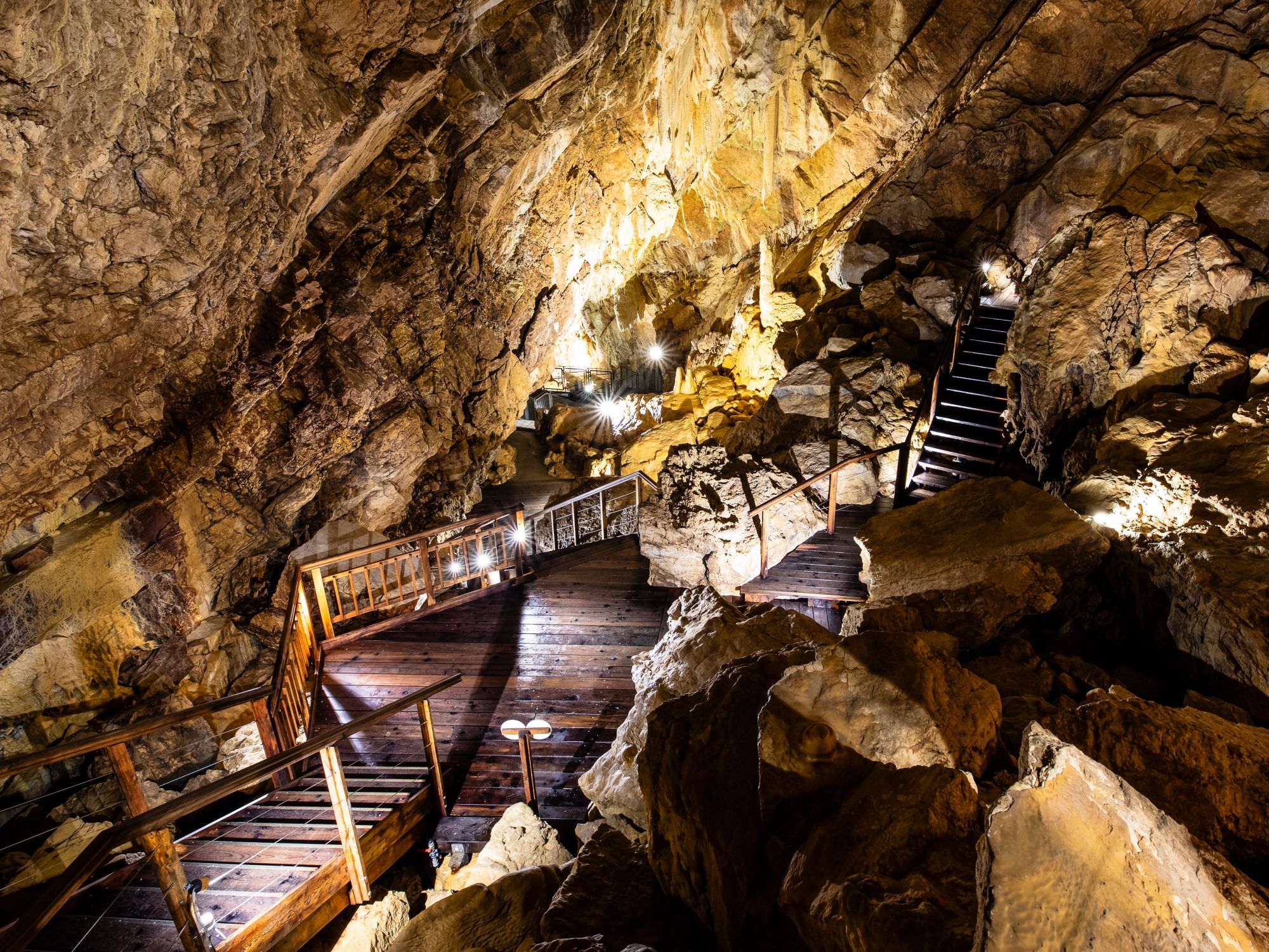 11 CATHEDRAL YlBR Vallorbe Grottes © www.vincentbourrut.ch 13