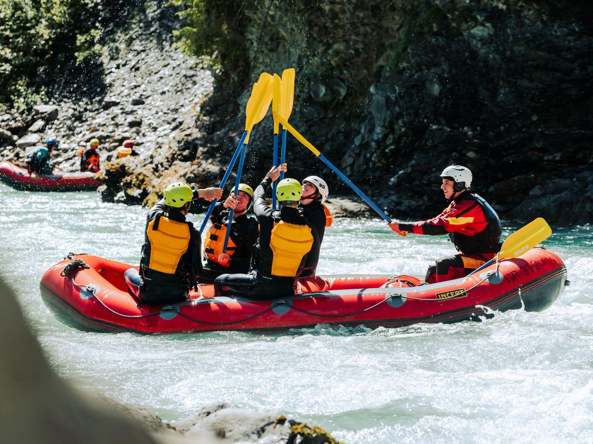 Spass beim Rafting im Team