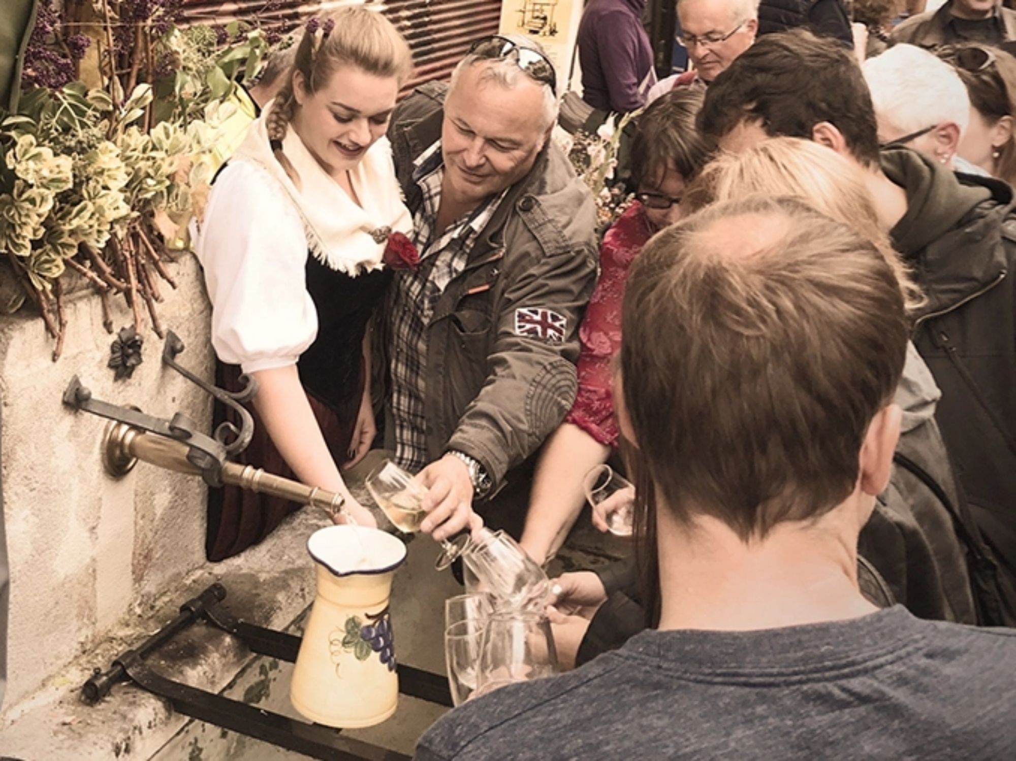 chuyen-di-ruou-vang-02-02