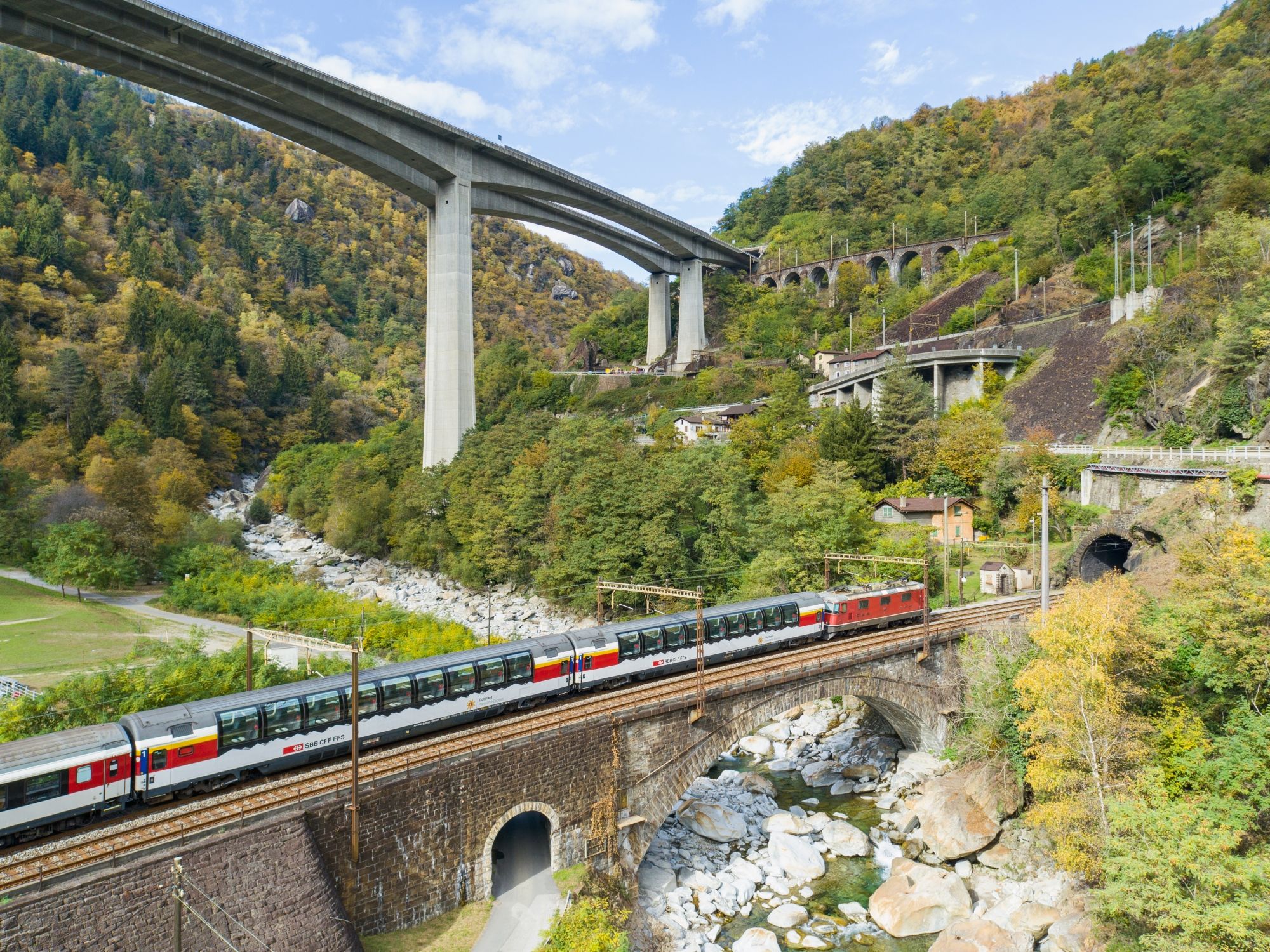 Gotthard Panorama Express_Biaschina©SBB CFF FFS; Дарио Хойзермани