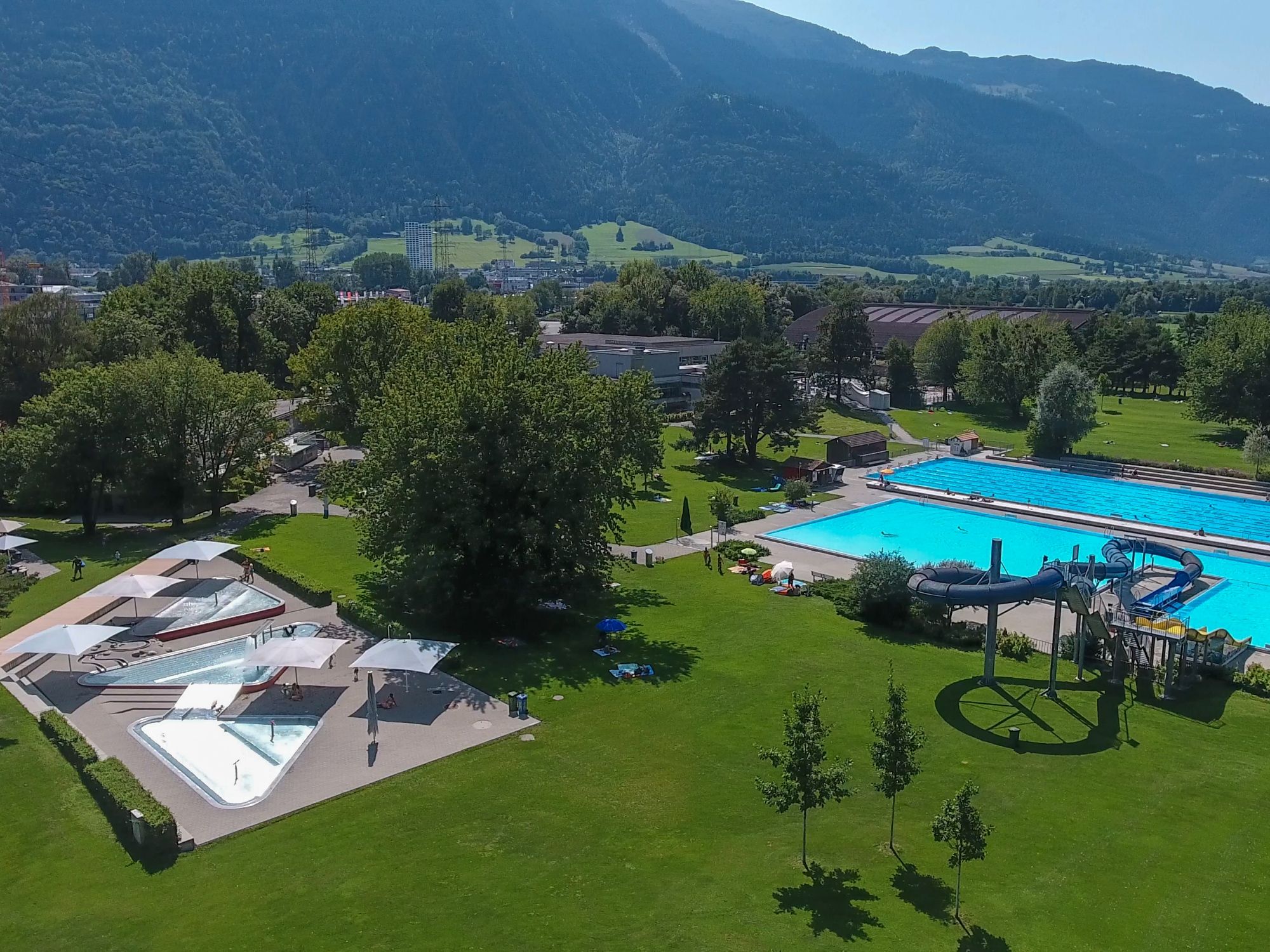 baden-oberes-freibad-drohne-yvonnebollhalder(1)