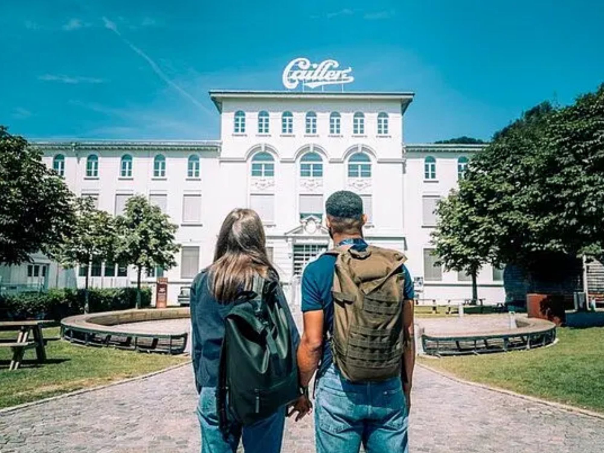 Besucher vor dem Maison Cailler