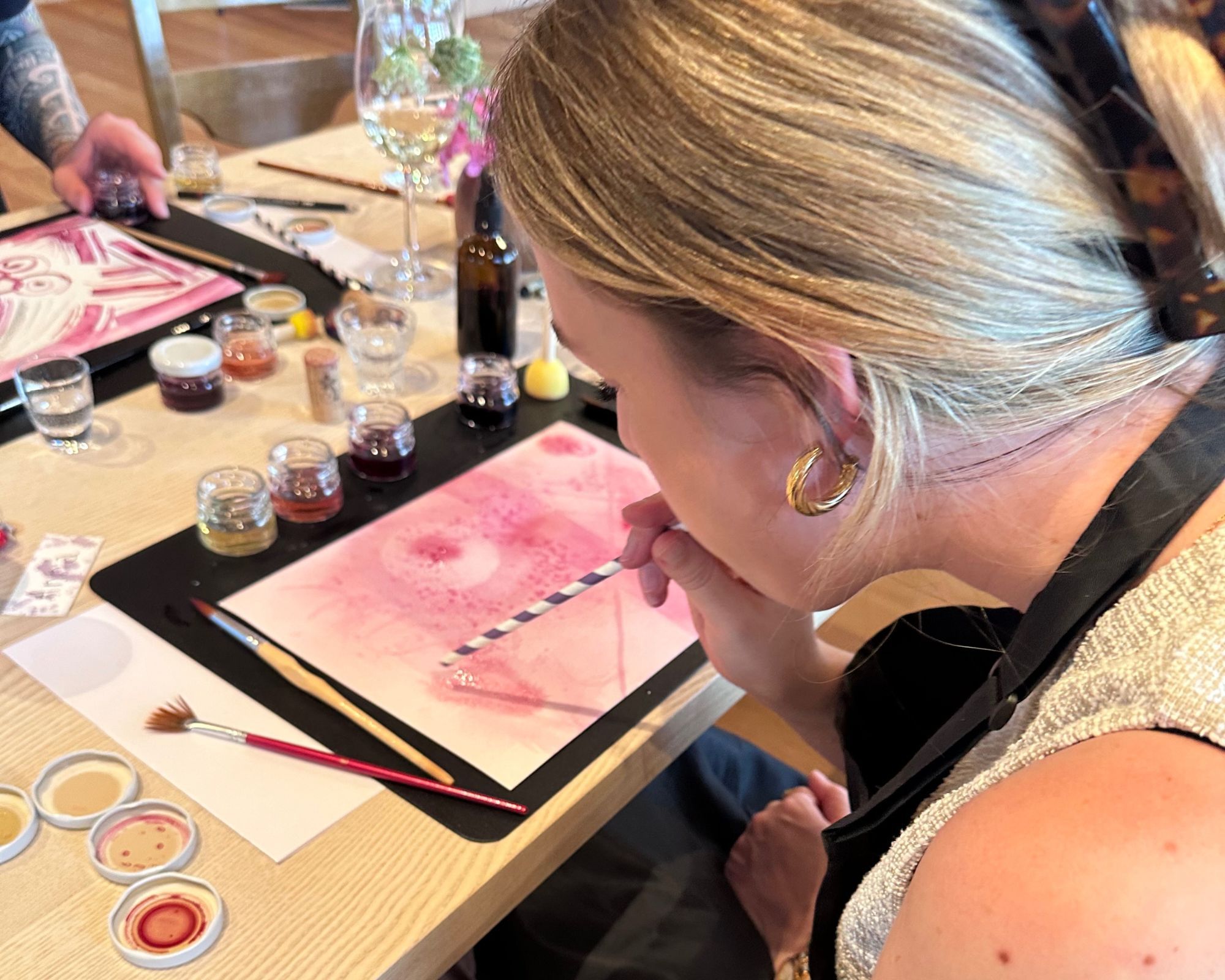 Kreativer Teamevent "Weinmalerei & Weingenuss" in Heerbrugg