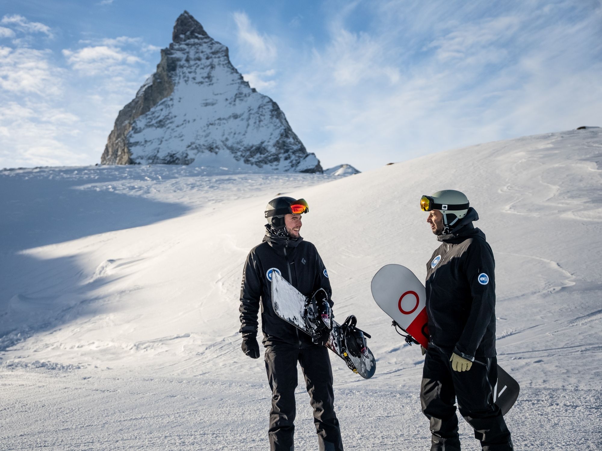mit dem Snowboard vor dem Matterhorn