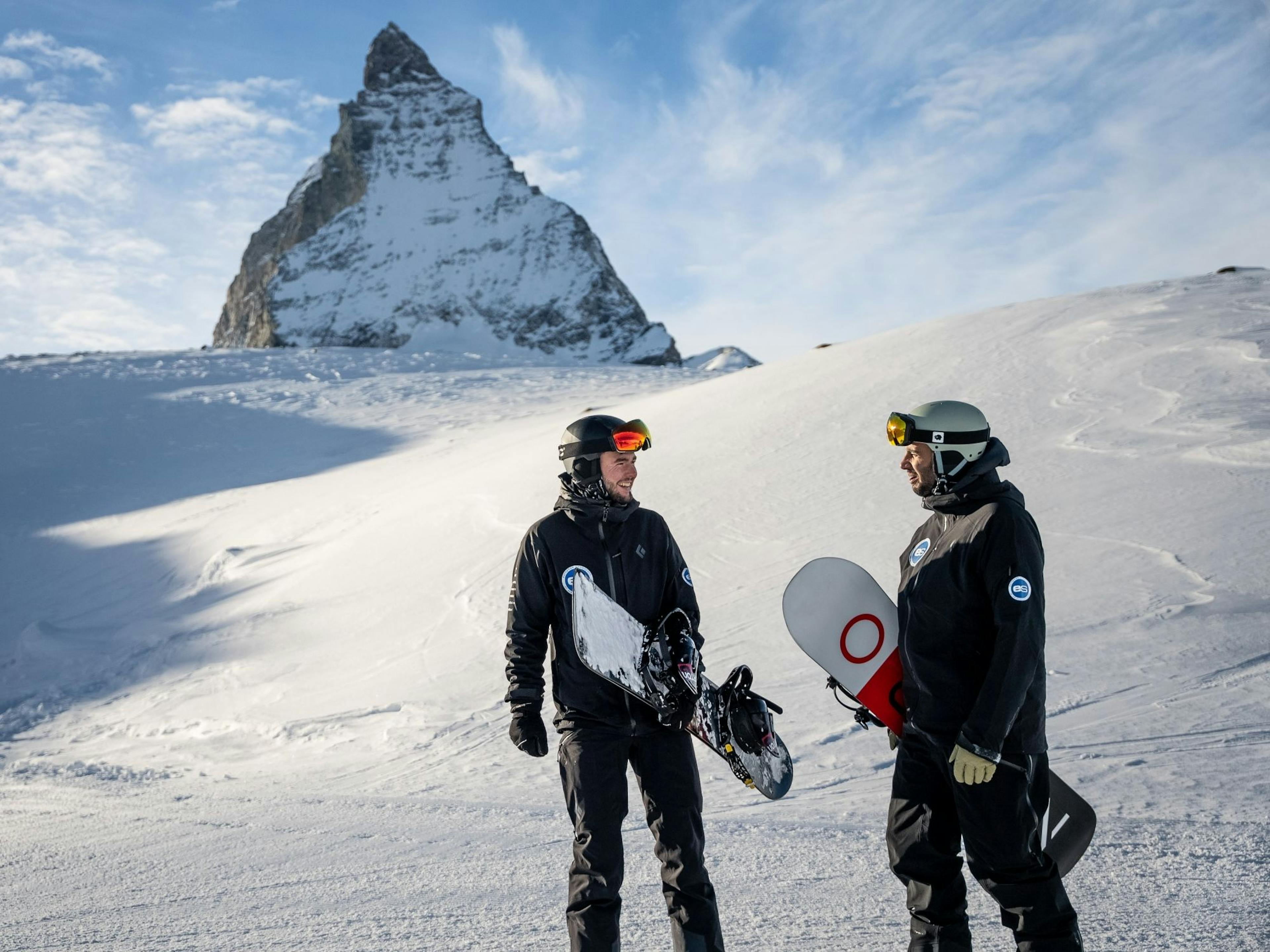 mit dem Snowboard vor dem Matterhorn