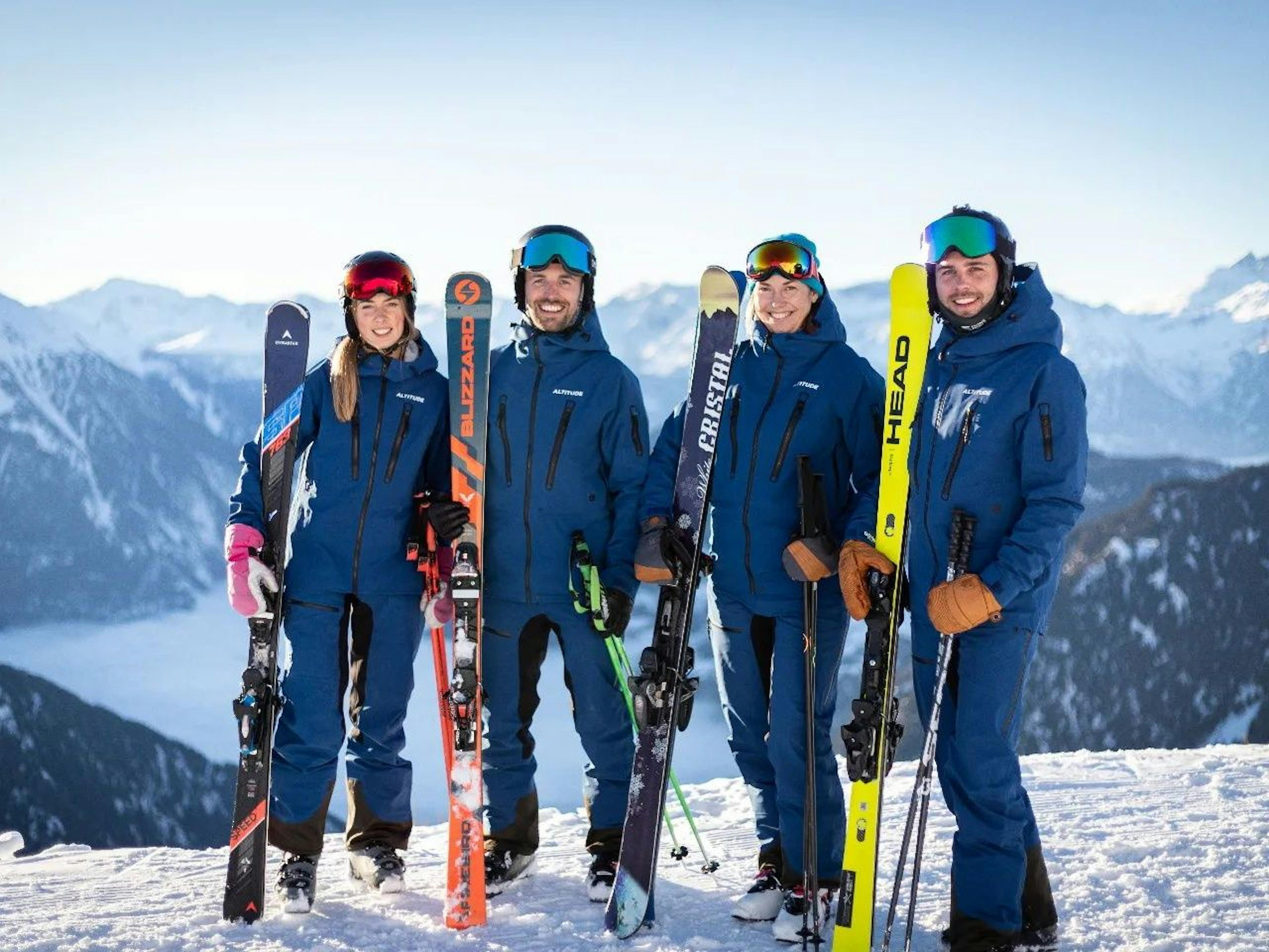 Skifahrer mit Gruppe
