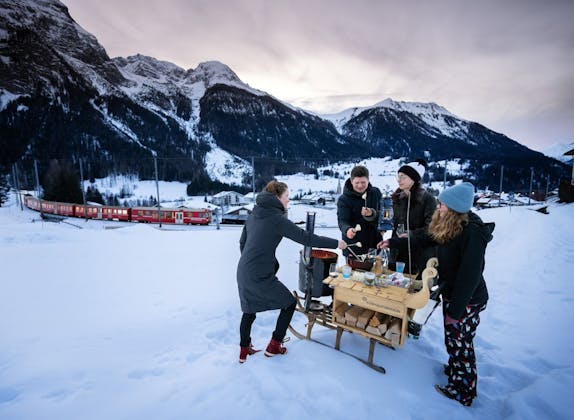 Kombination Fondue-Schlitten und Entspannung im KurBad (Mittag- oder Abendessen)