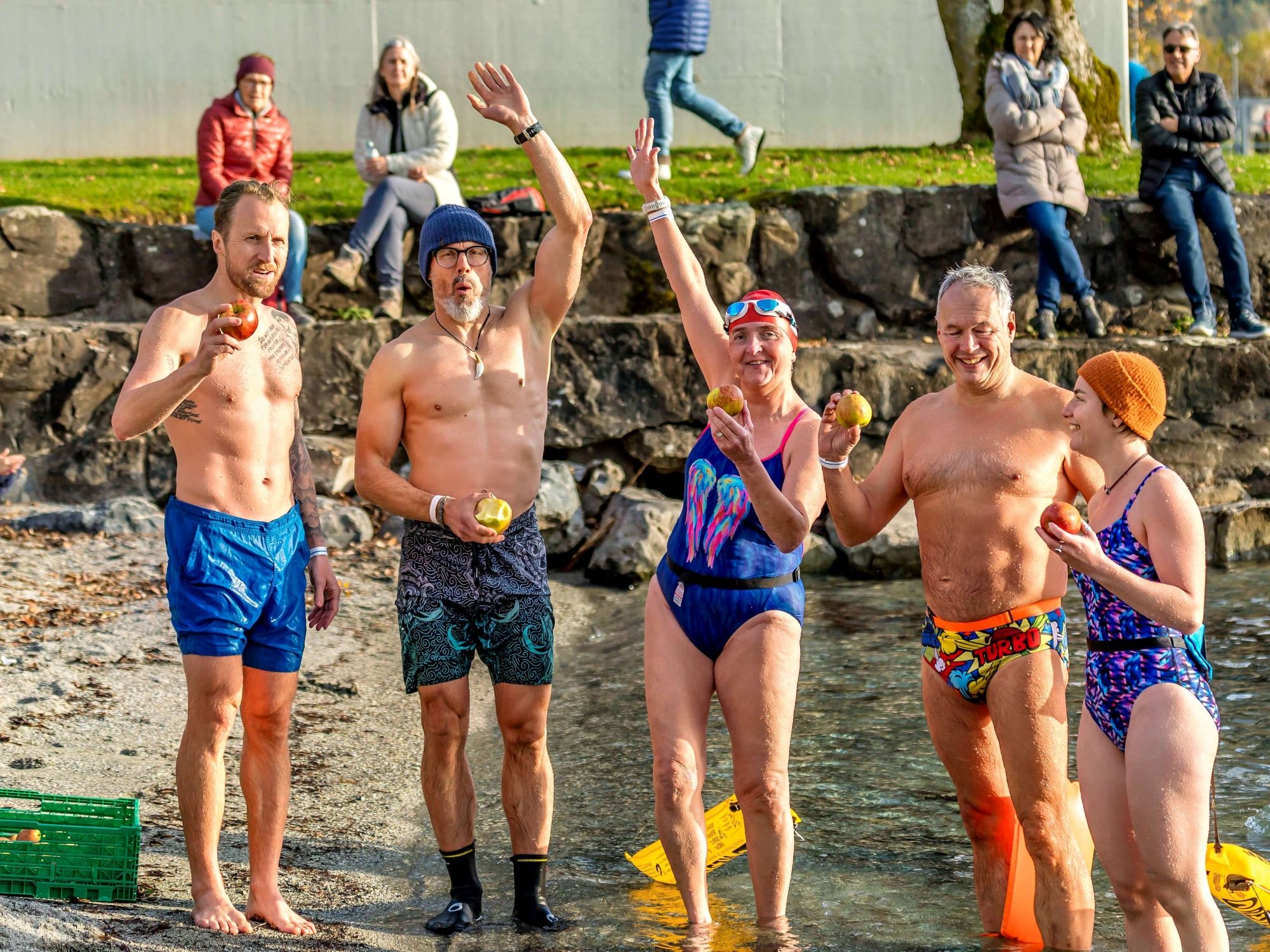 Outdoor ice-bathing event for groups