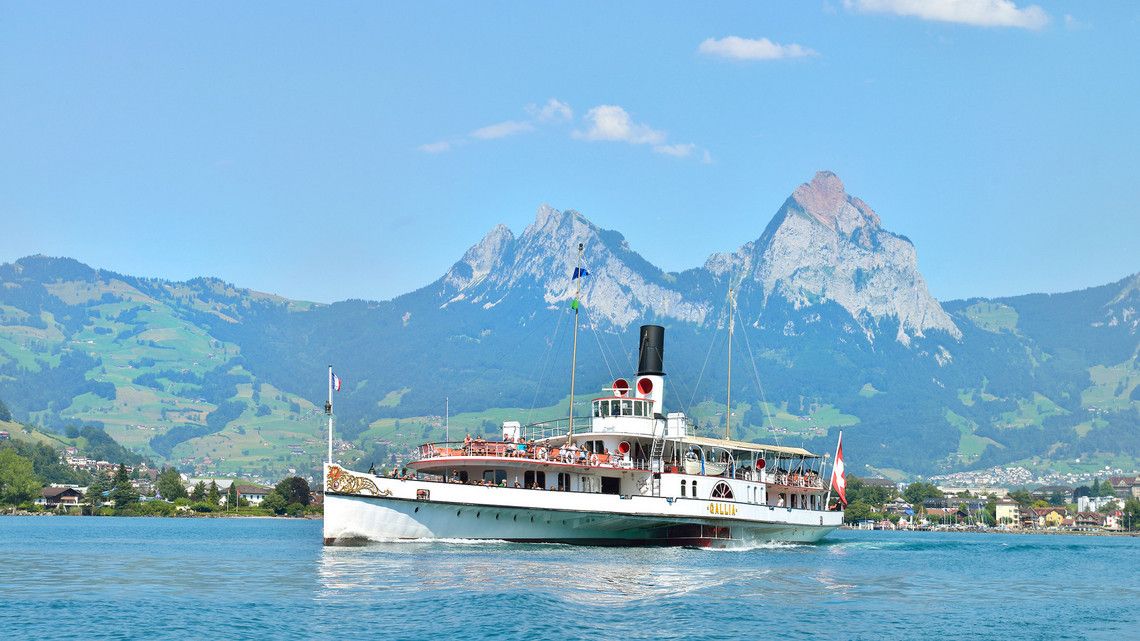 04 Dampfschiff Gallia Vierwaldstättersee Mythen