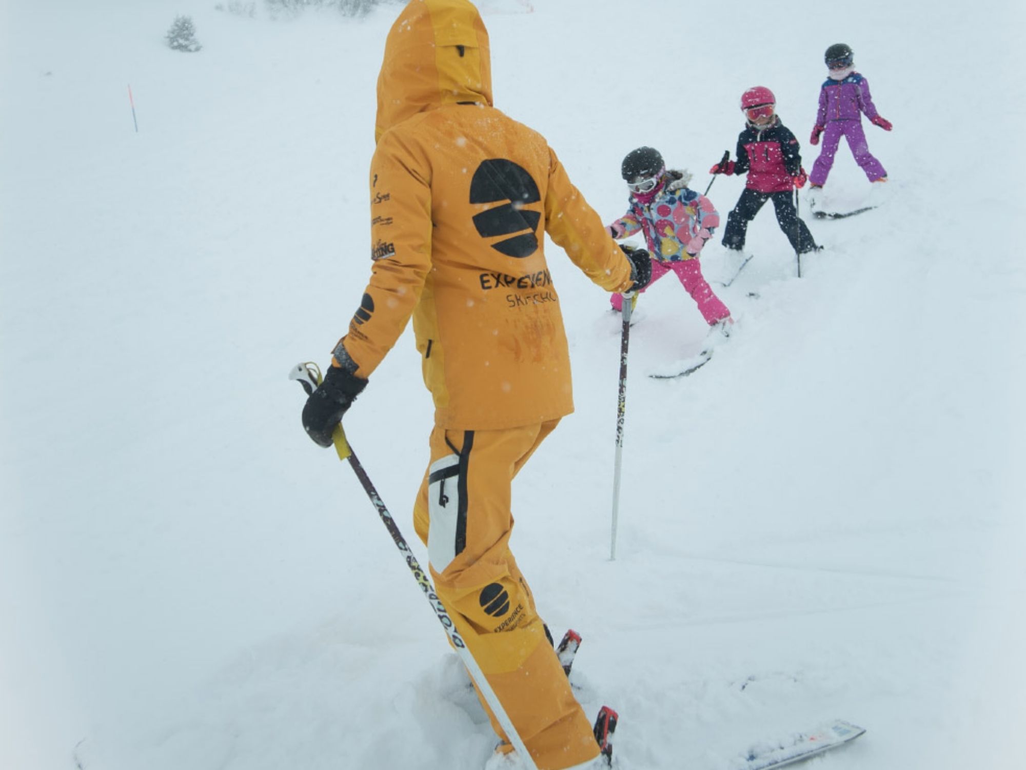 kids-skiing-in-line-champery-with-instructor (1)