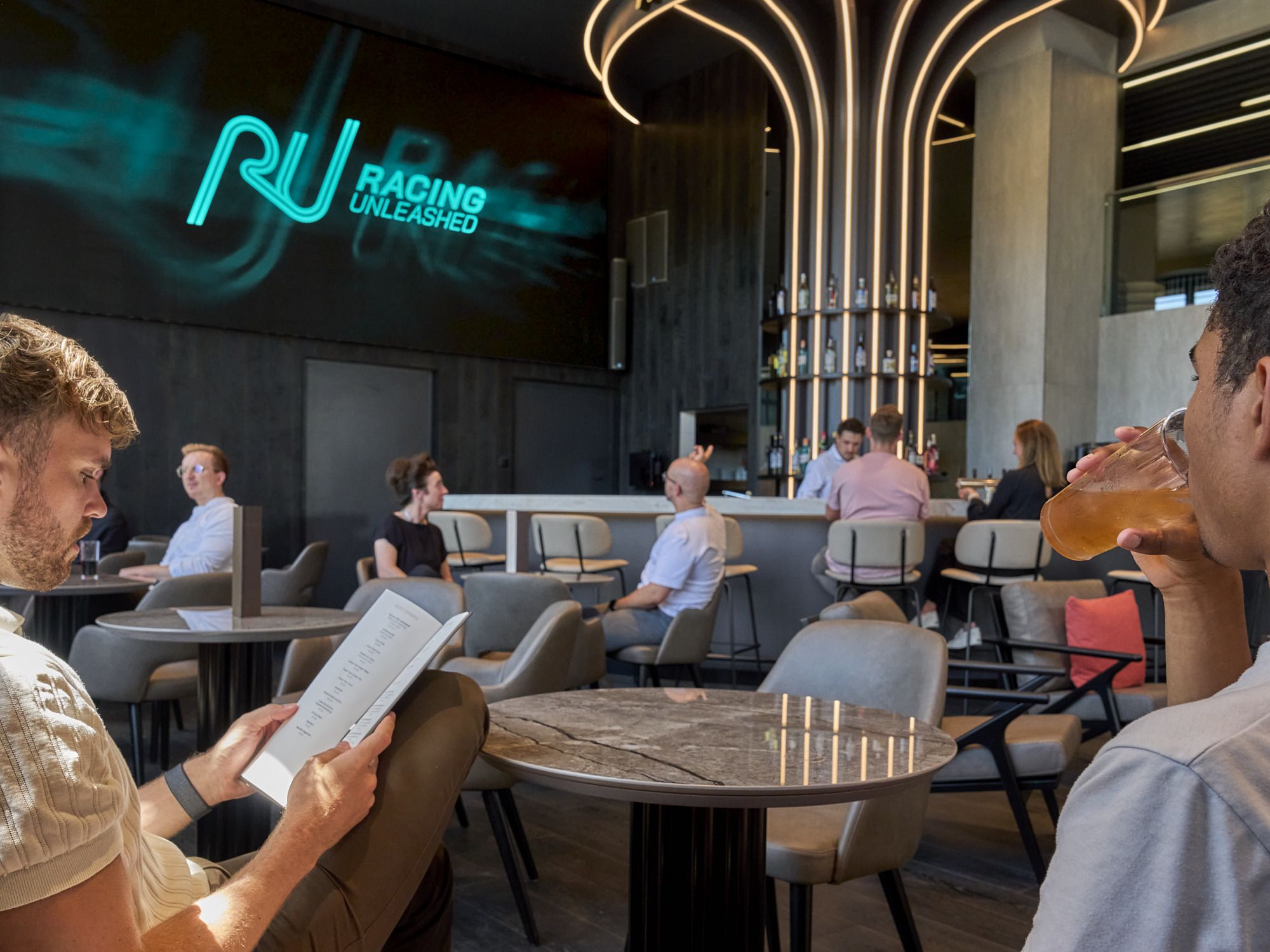 RO_ROAfișare-gazde-bar-oraș