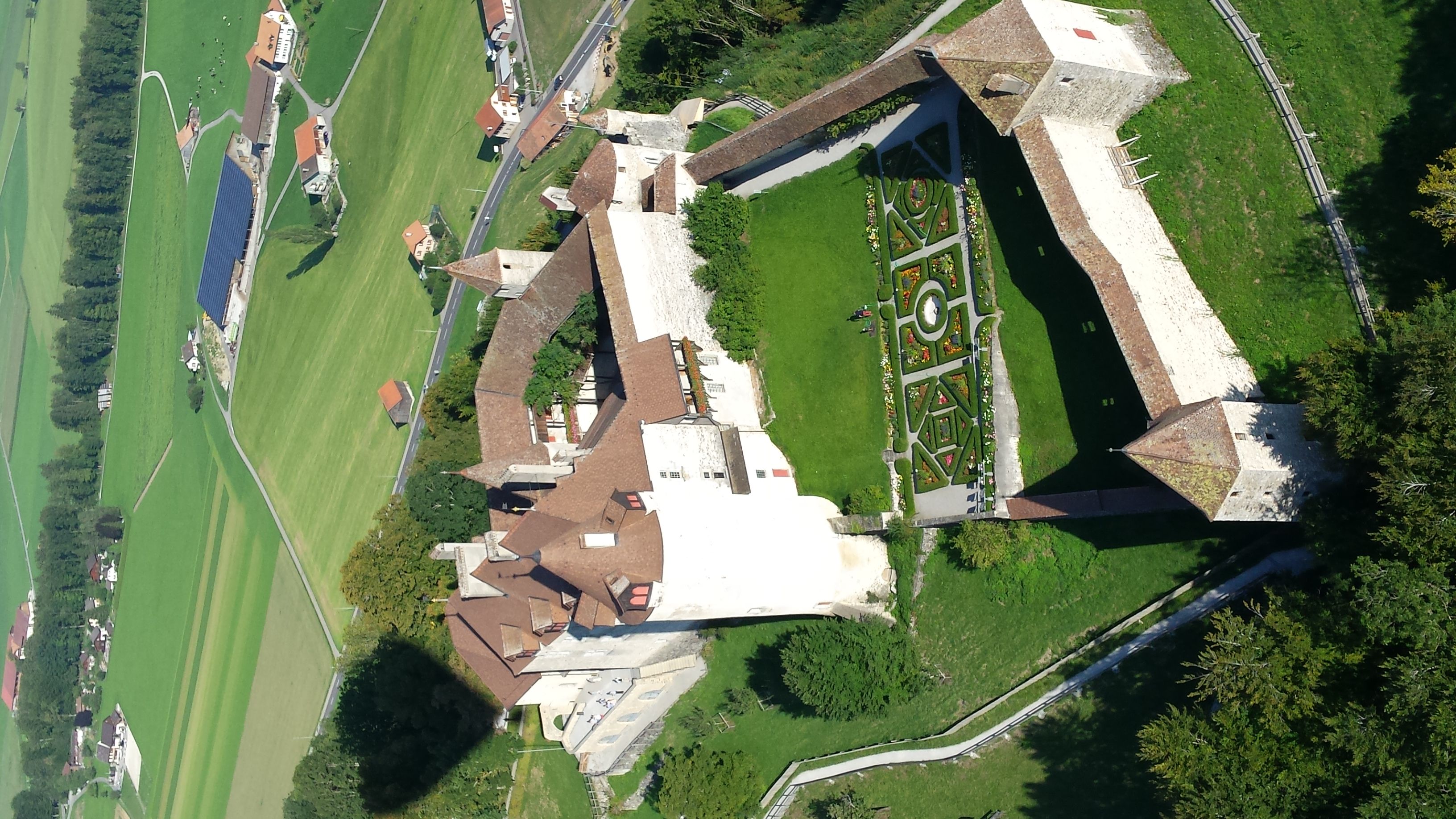 Flug über Schloss Gruyères